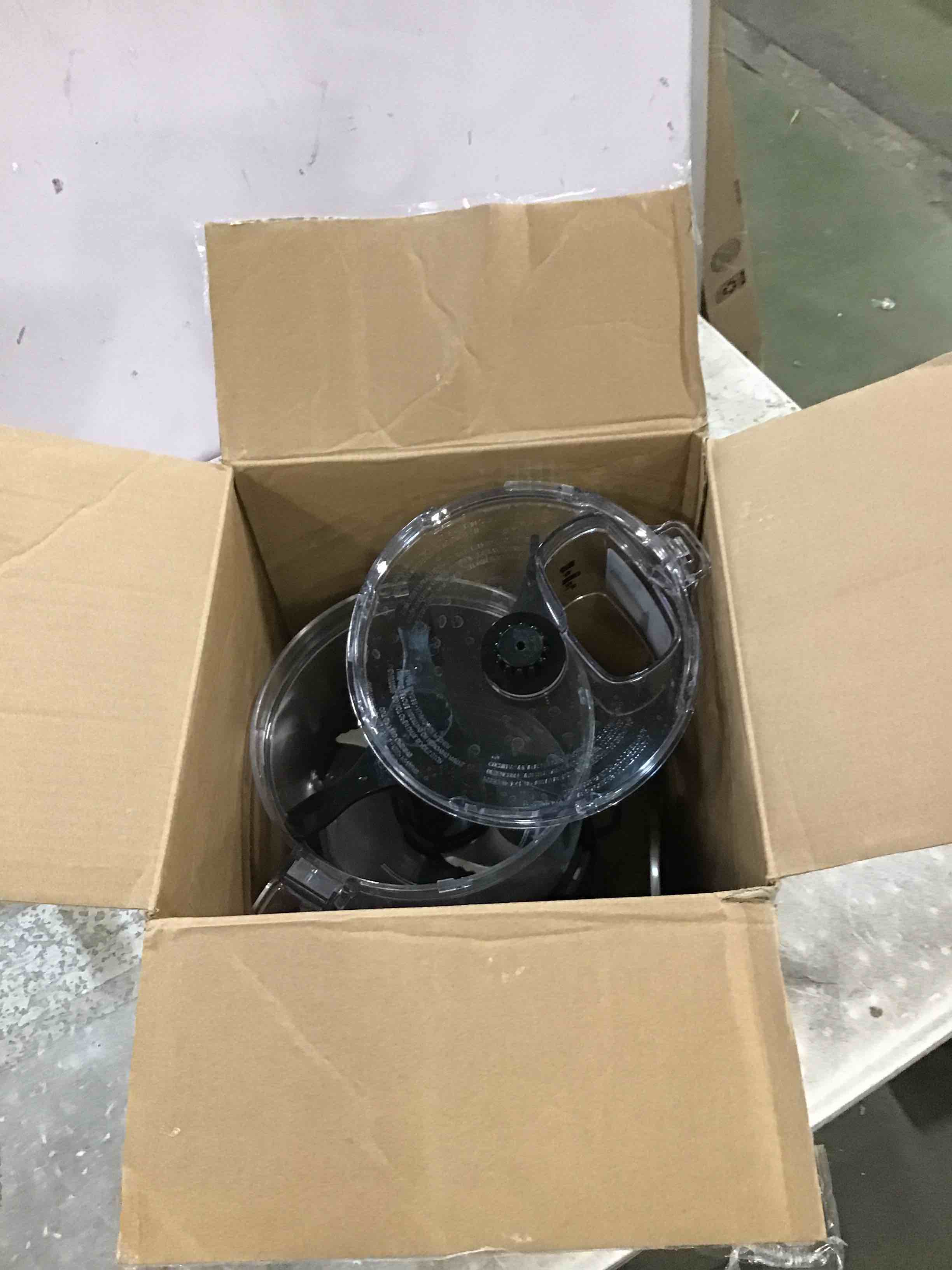 https://s3.amazonaws.com/lotting-images-prod/bidfta/RED6024084_1708695447692.jpeg