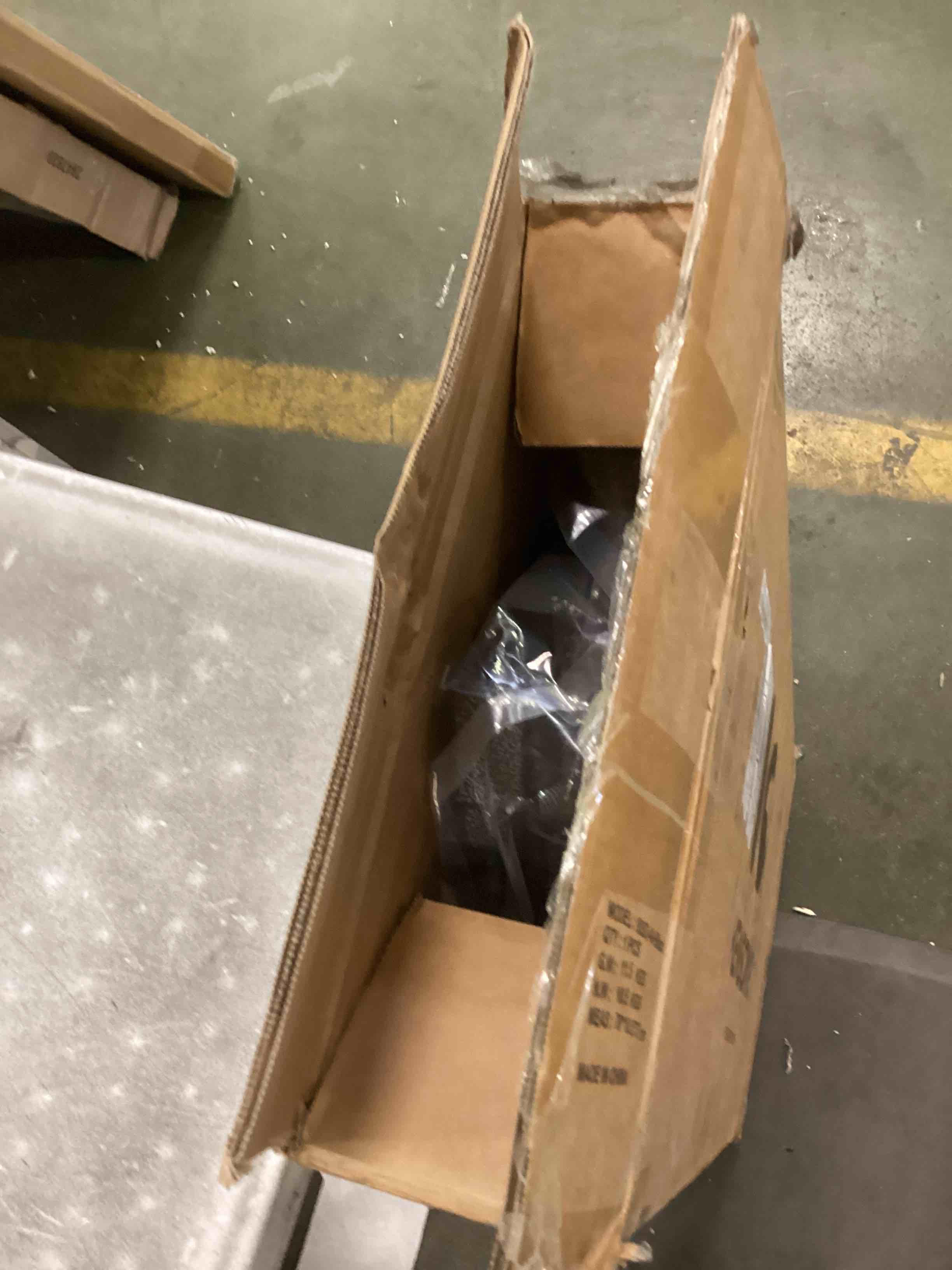 https://s3.amazonaws.com/lotting-images-prod/bidfta/RED6024270_1708722874633.jpeg