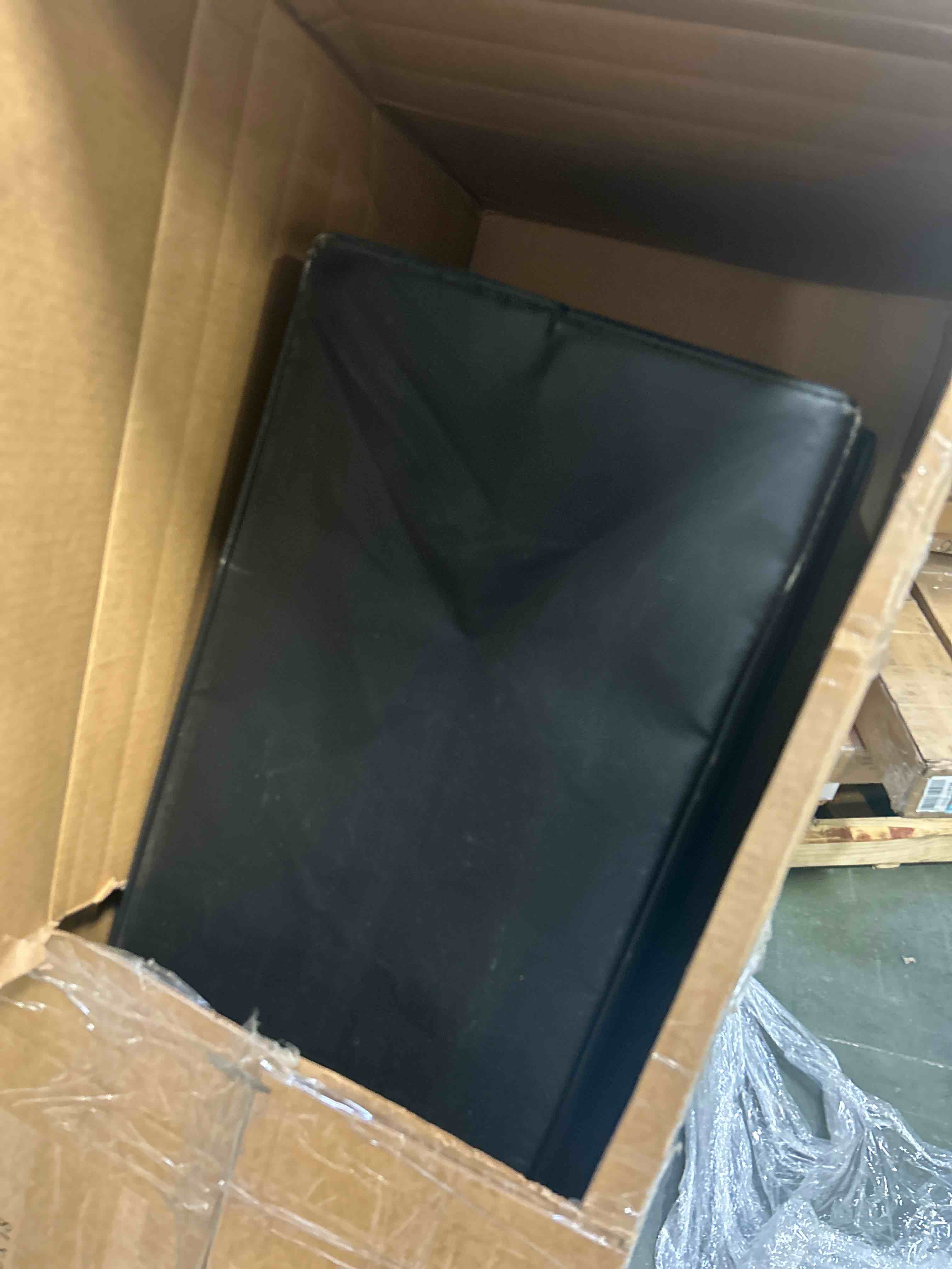https://s3.amazonaws.com/lotting-images-prod/bidfta/RED6024324_1709057907905.jpeg