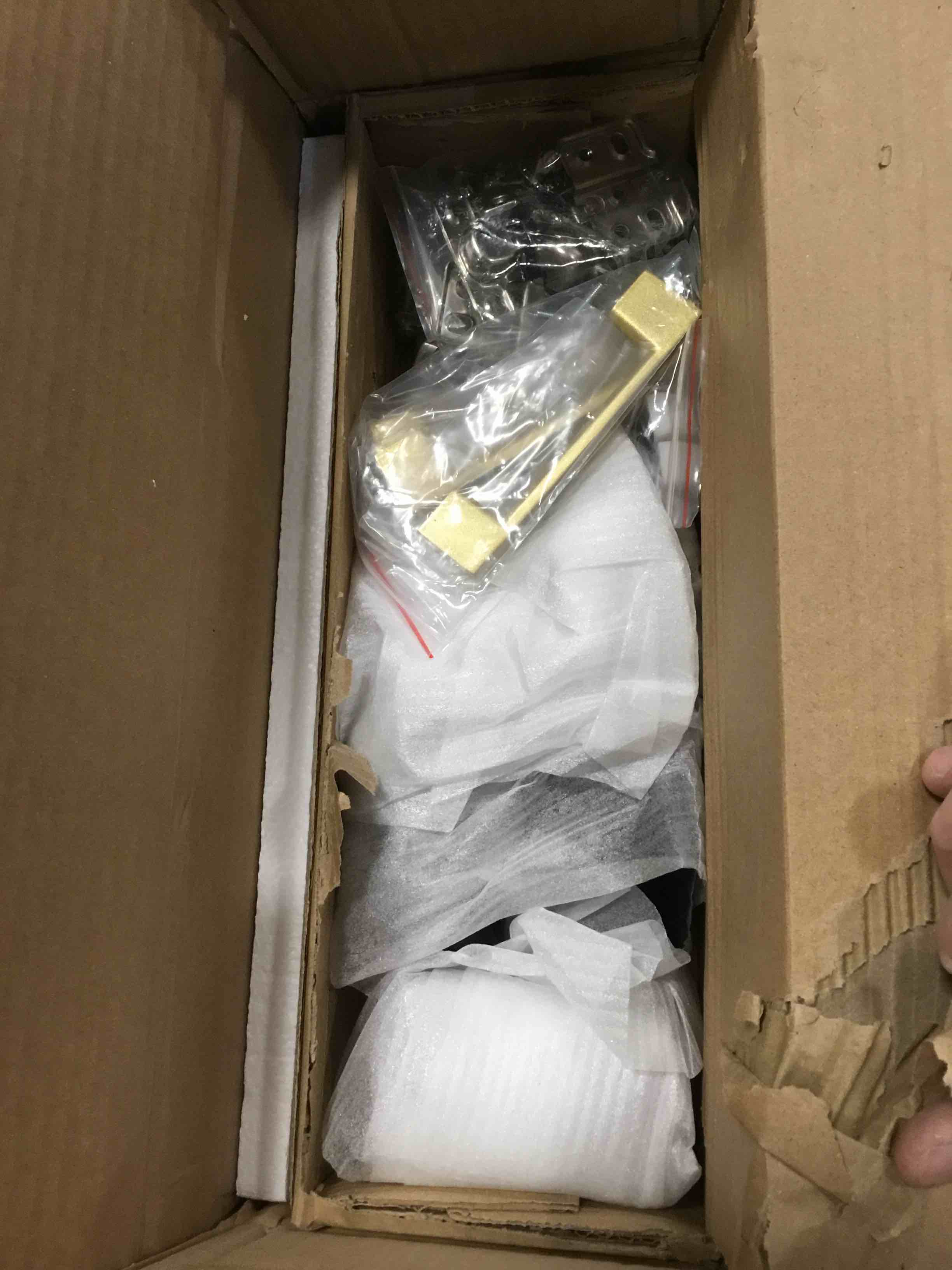https://s3.amazonaws.com/lotting-images-prod/bidfta/RED6024712_1708705276155.jpeg