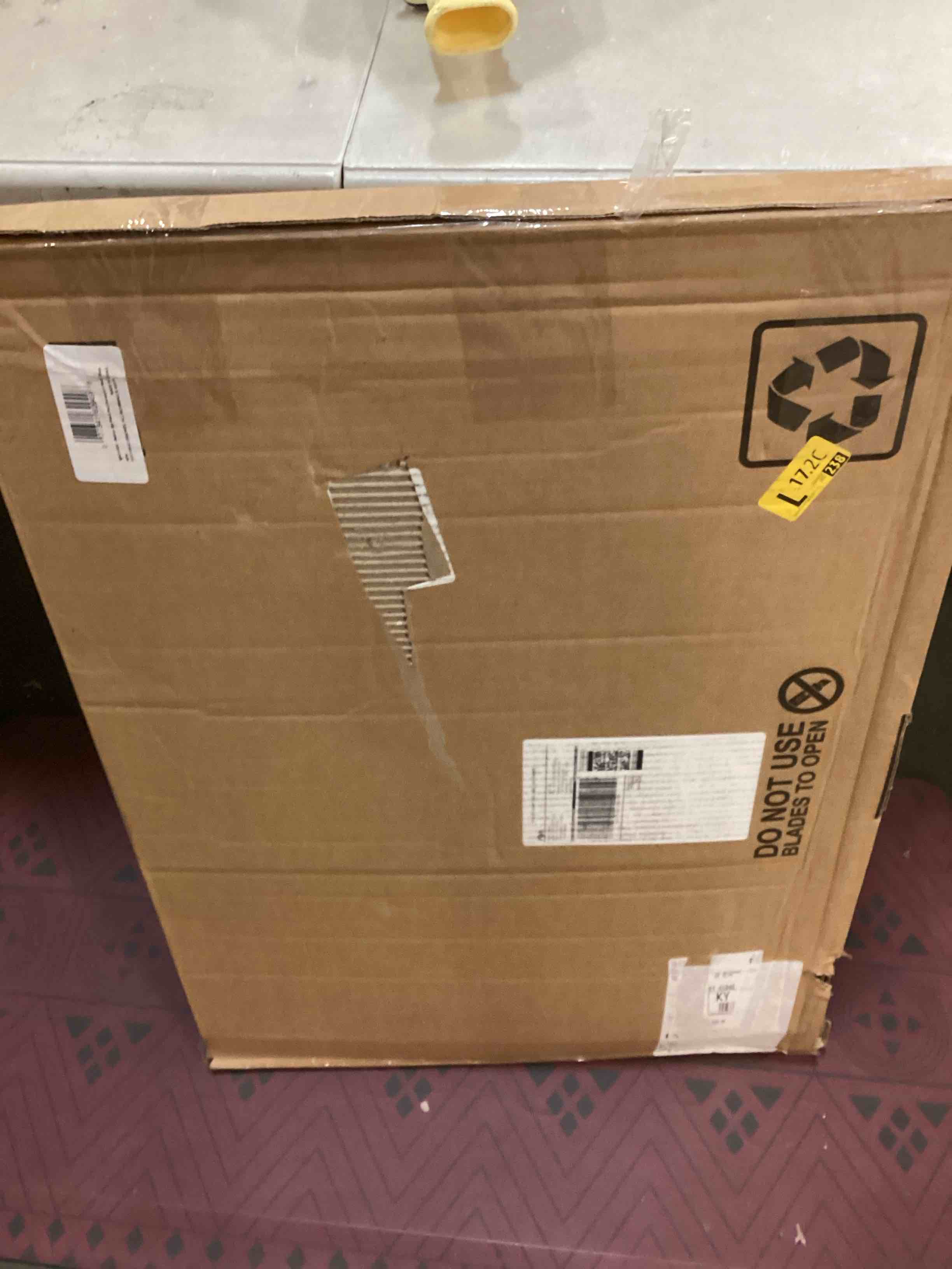 https://s3.amazonaws.com/lotting-images-prod/bidfta/RED6026325_1708518387637.jpeg