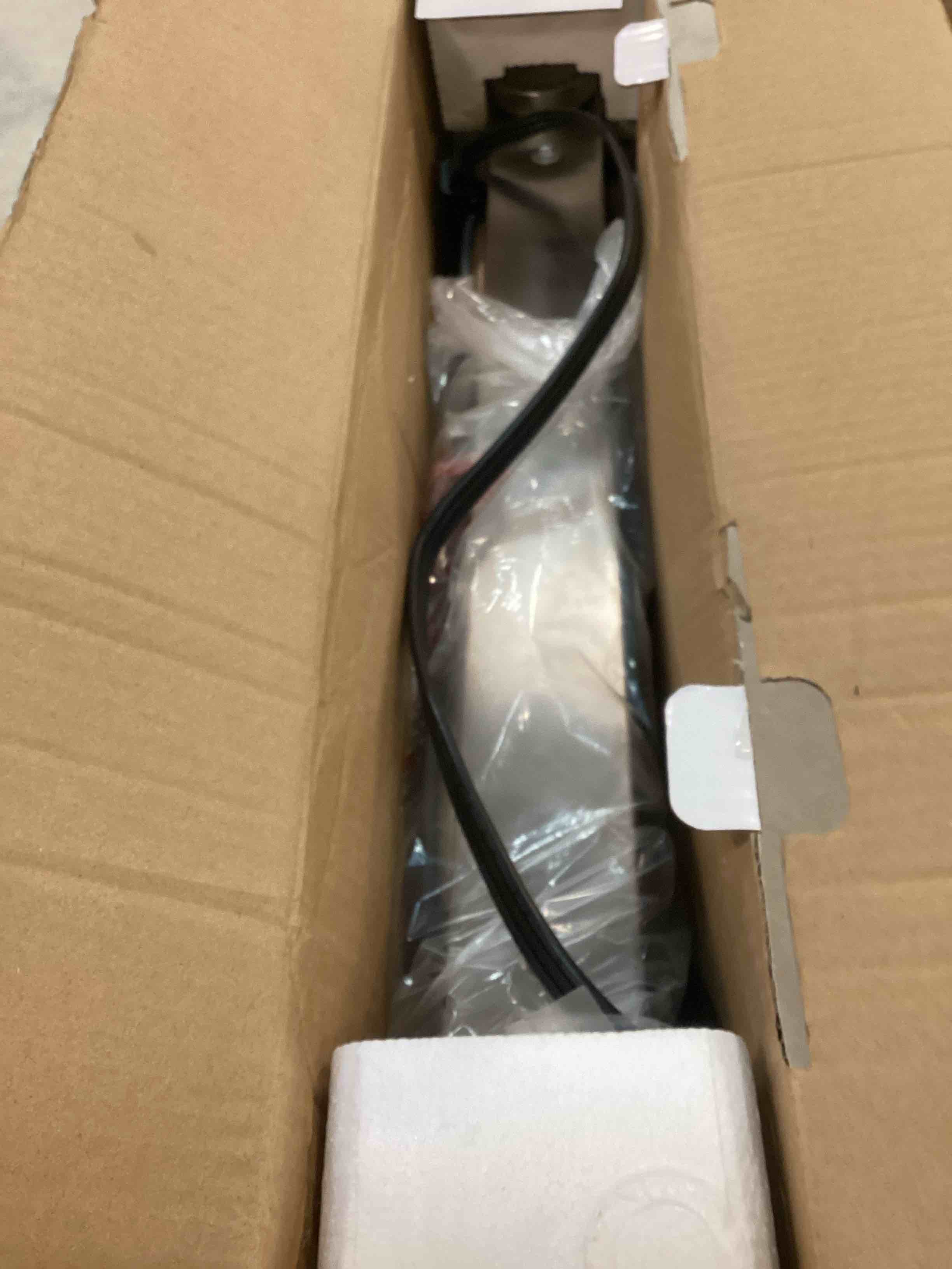 https://s3.amazonaws.com/lotting-images-prod/bidfta/RED6026339_1708520306877.jpeg