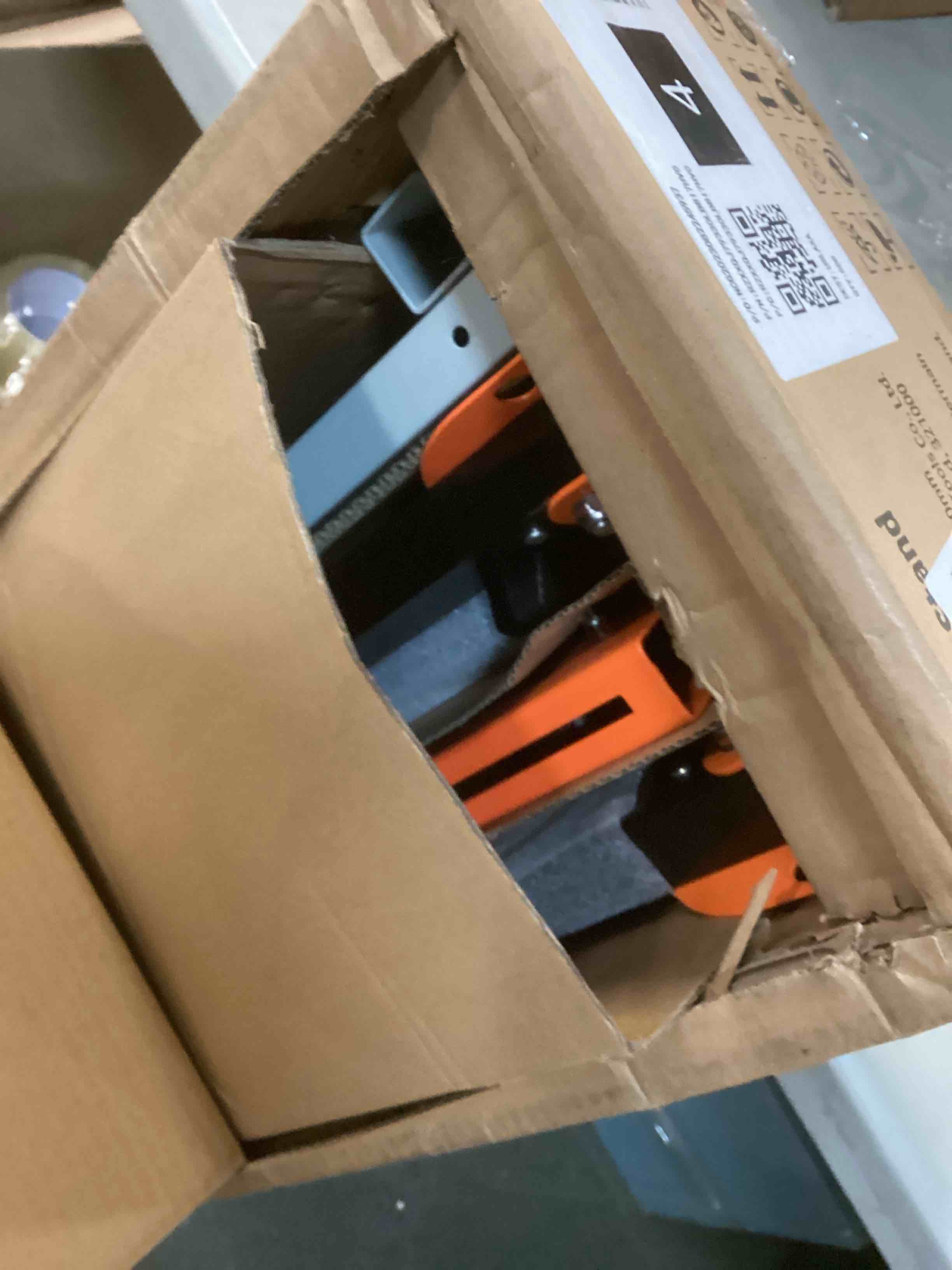 https://s3.amazonaws.com/lotting-images-prod/bidfta/RED6026628_1708610224907.jpeg
