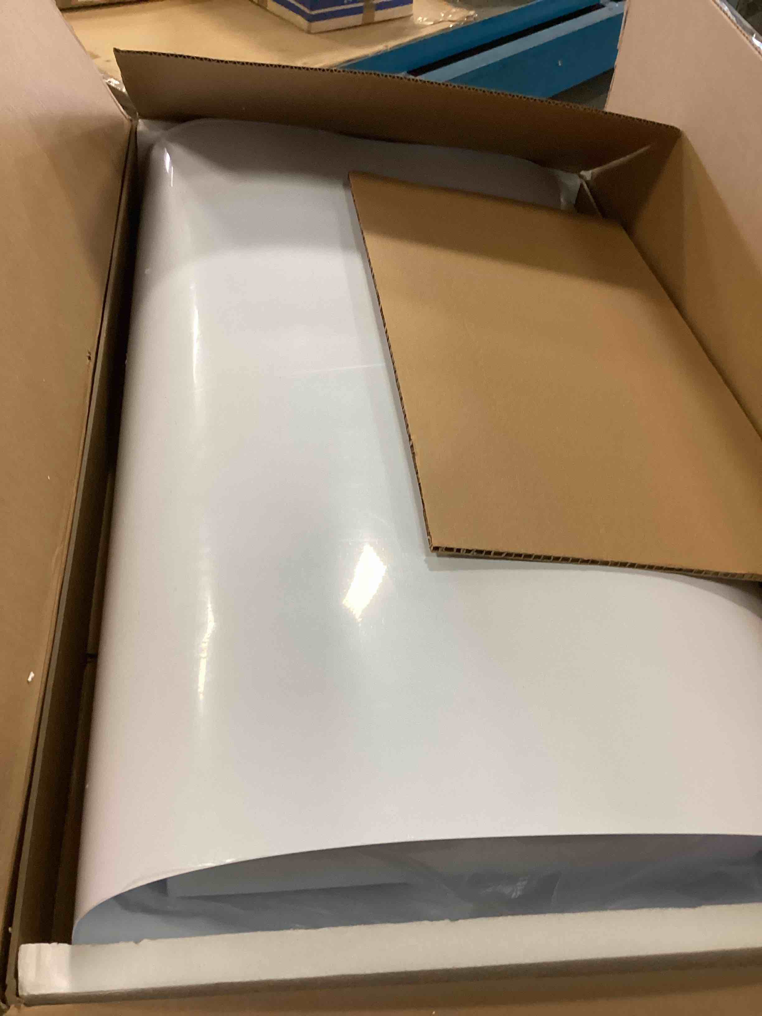 https://s3.amazonaws.com/lotting-images-prod/bidfta/RED6027258_1708979249109.jpeg