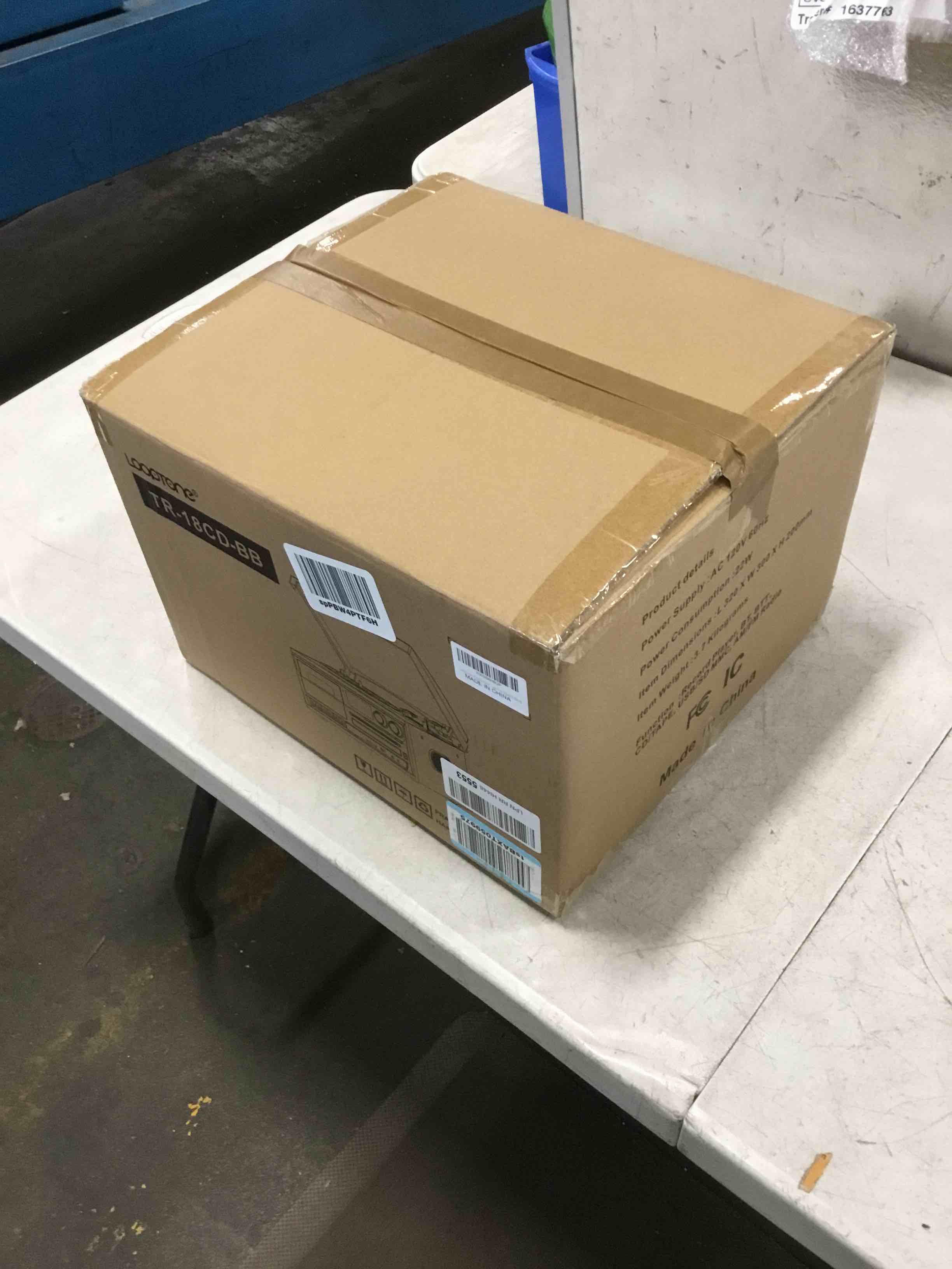 https://s3.amazonaws.com/lotting-images-prod/bidfta/RED6027443_1707832229102.jpeg