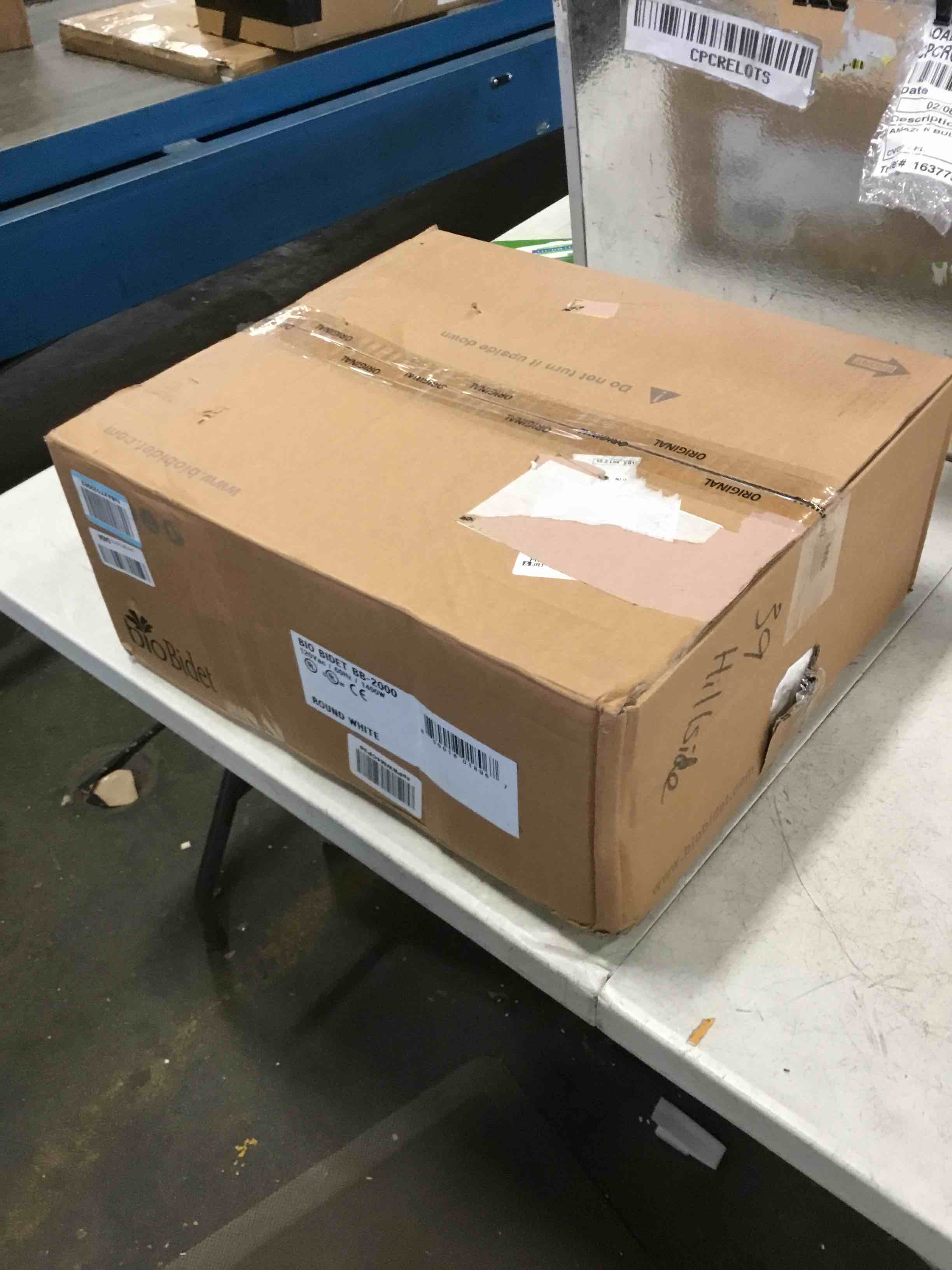 https://s3.amazonaws.com/lotting-images-prod/bidfta/RED6027548_1707849140703.jpeg