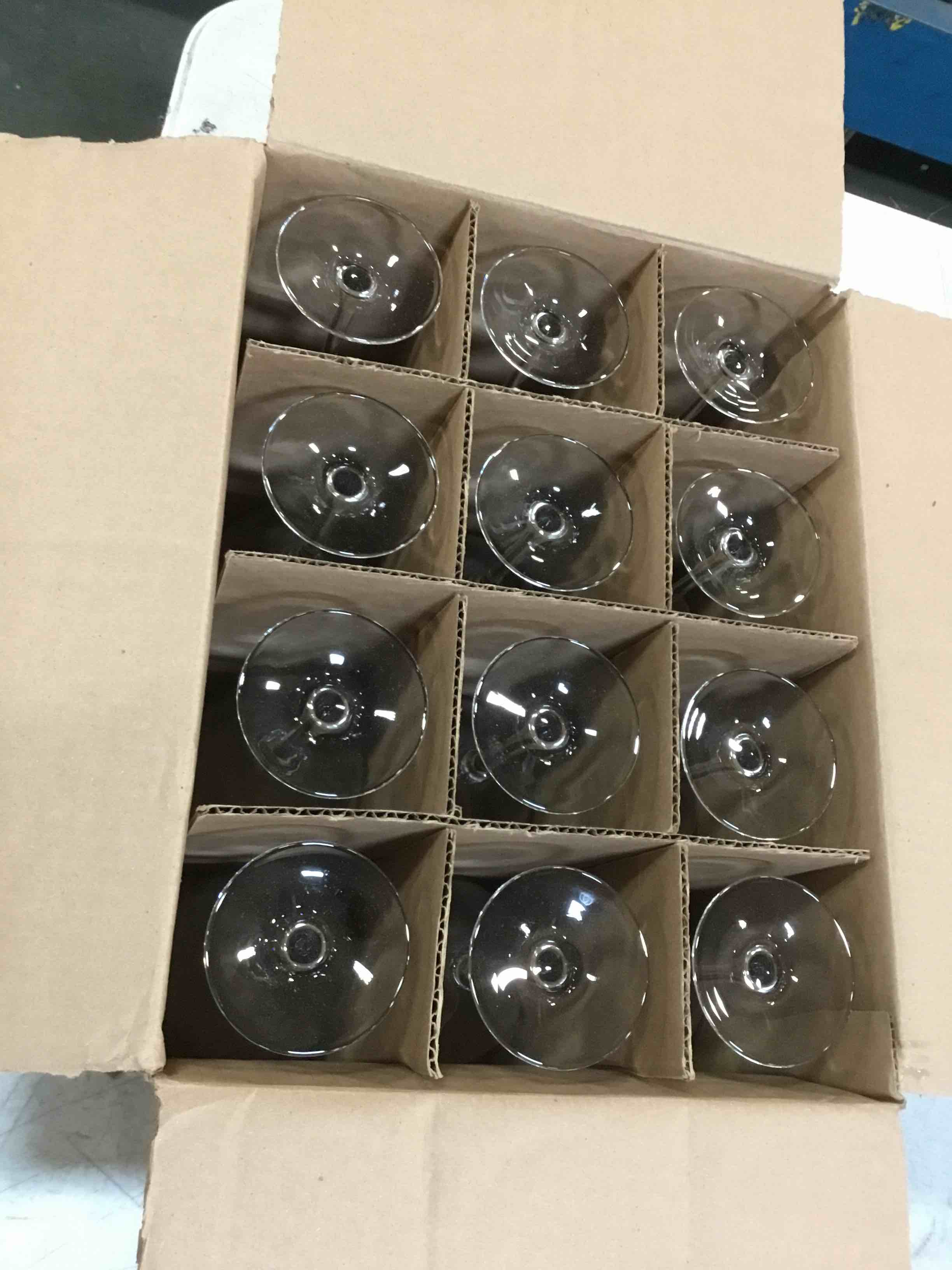 https://s3.amazonaws.com/lotting-images-prod/bidfta/RED6027638_1707916824982.jpeg