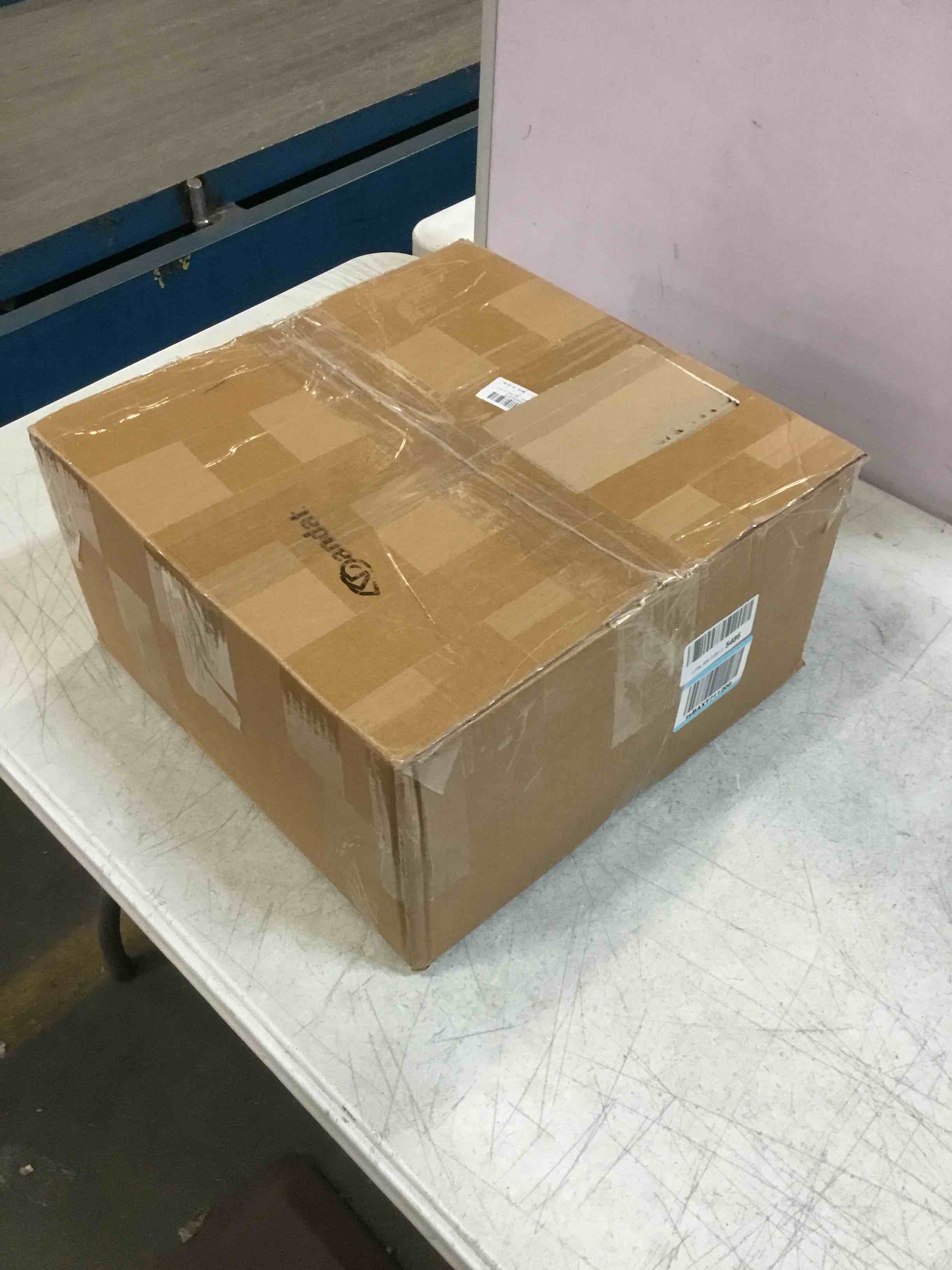 https://s3.amazonaws.com/lotting-images-prod/bidfta/RED6027796_1707942231350.jpeg