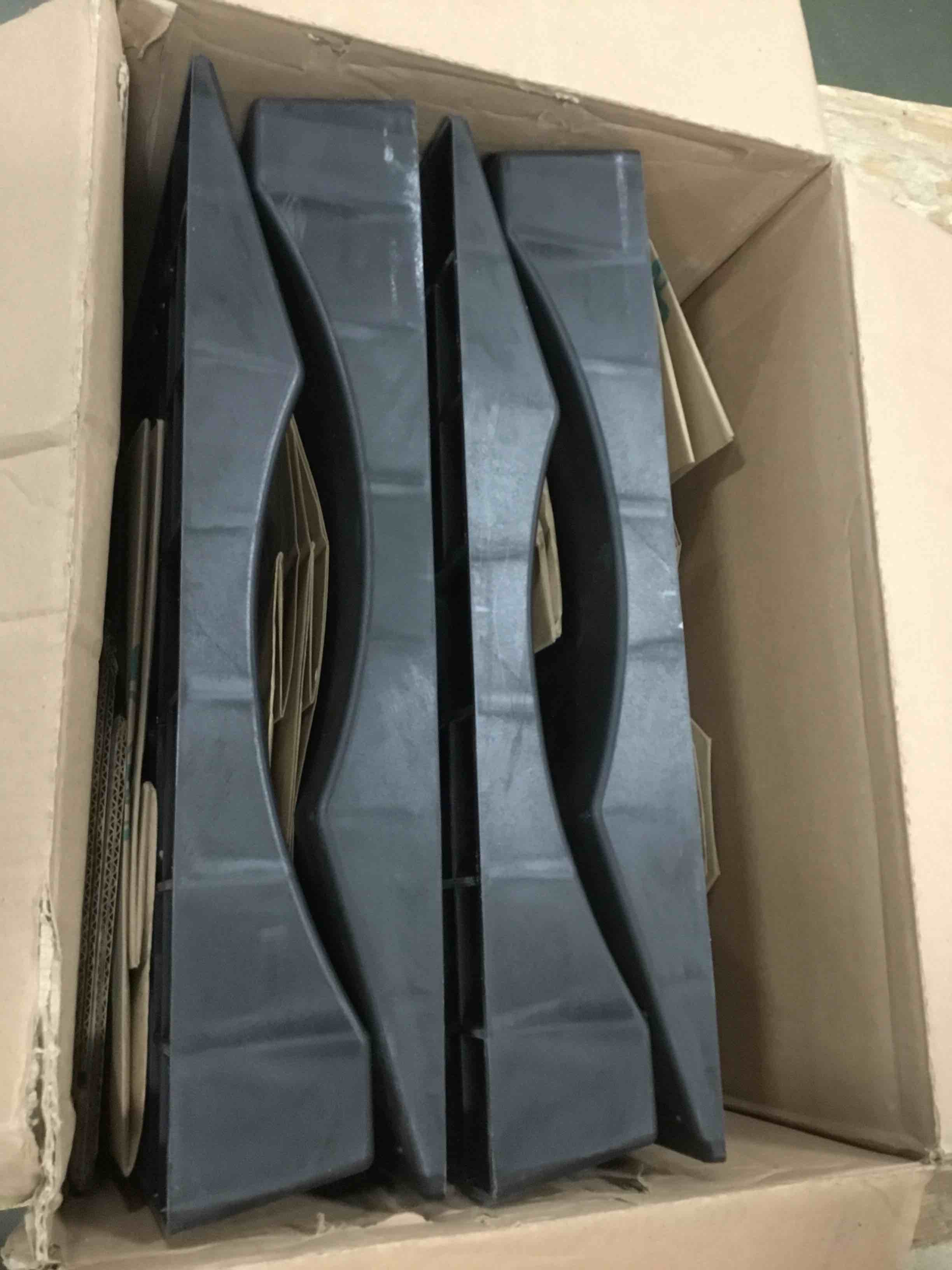 https://s3.amazonaws.com/lotting-images-prod/bidfta/RED6028151_1708111734379.jpeg