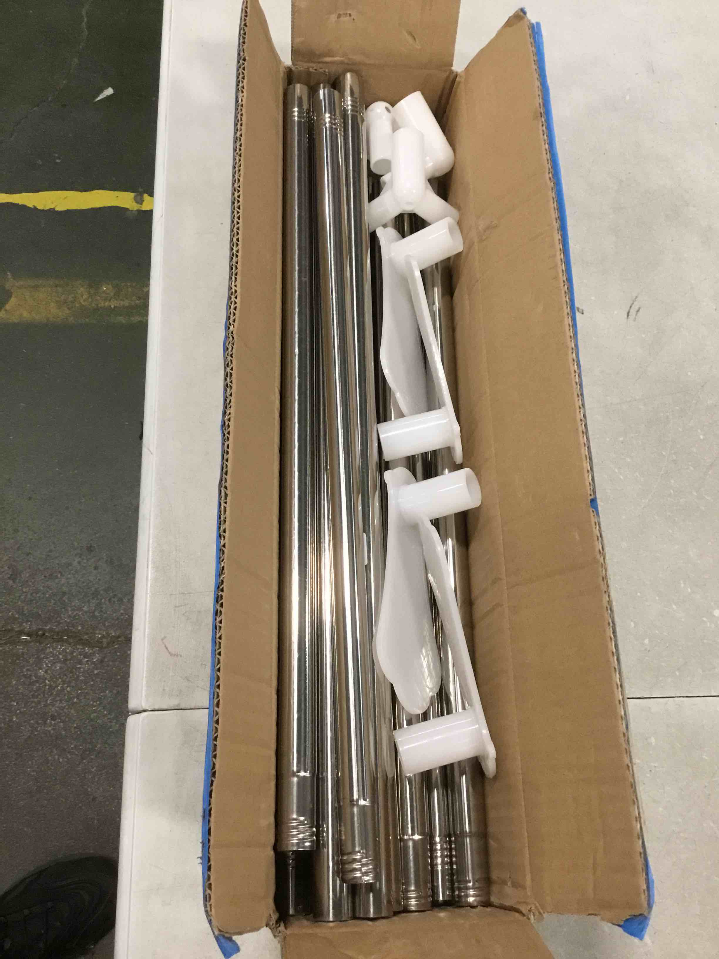 https://s3.amazonaws.com/lotting-images-prod/bidfta/RED6028233_1708349556413.jpeg