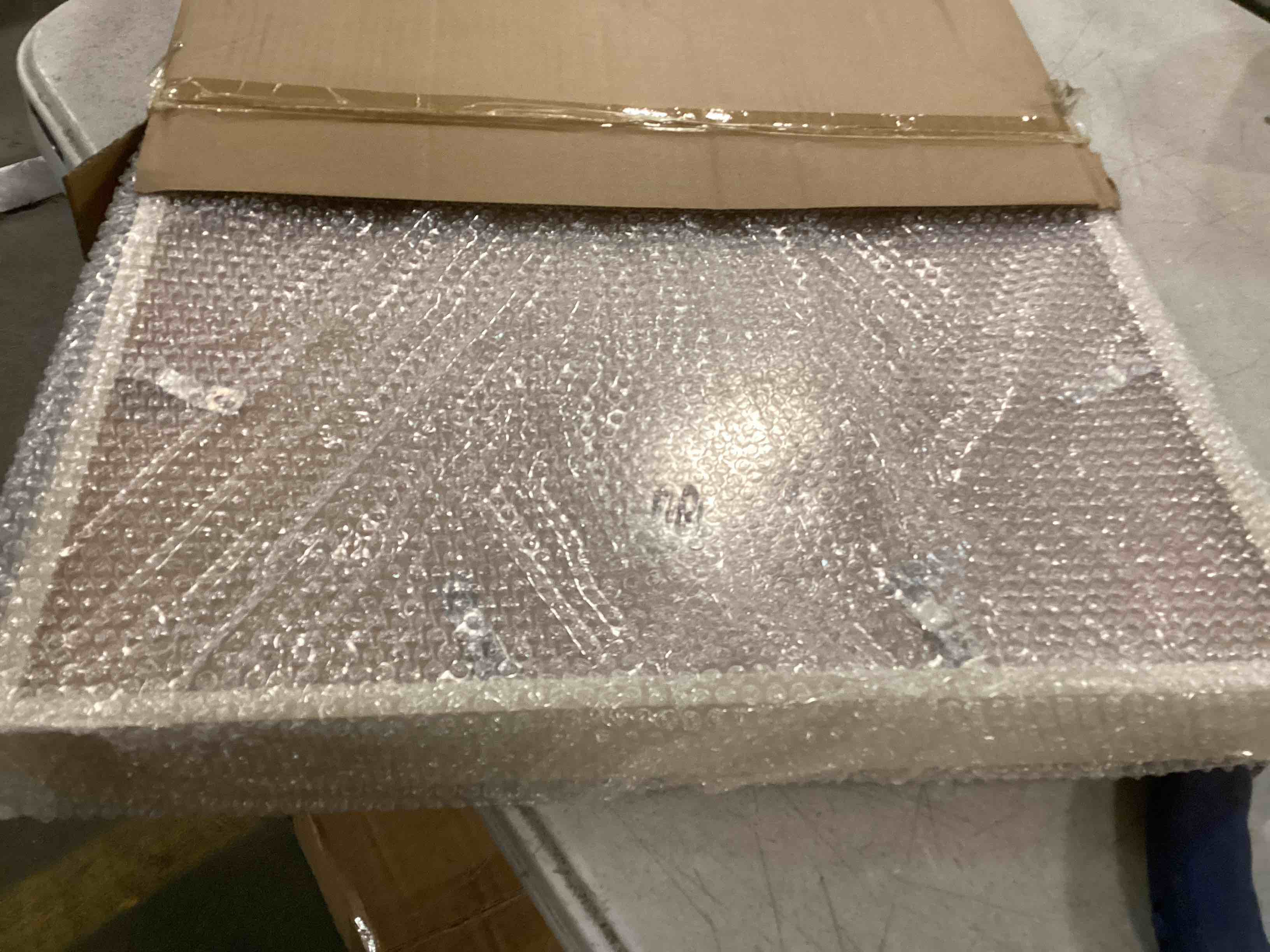 https://s3.amazonaws.com/lotting-images-prod/bidfta/RED6030502_1707826850474.jpeg