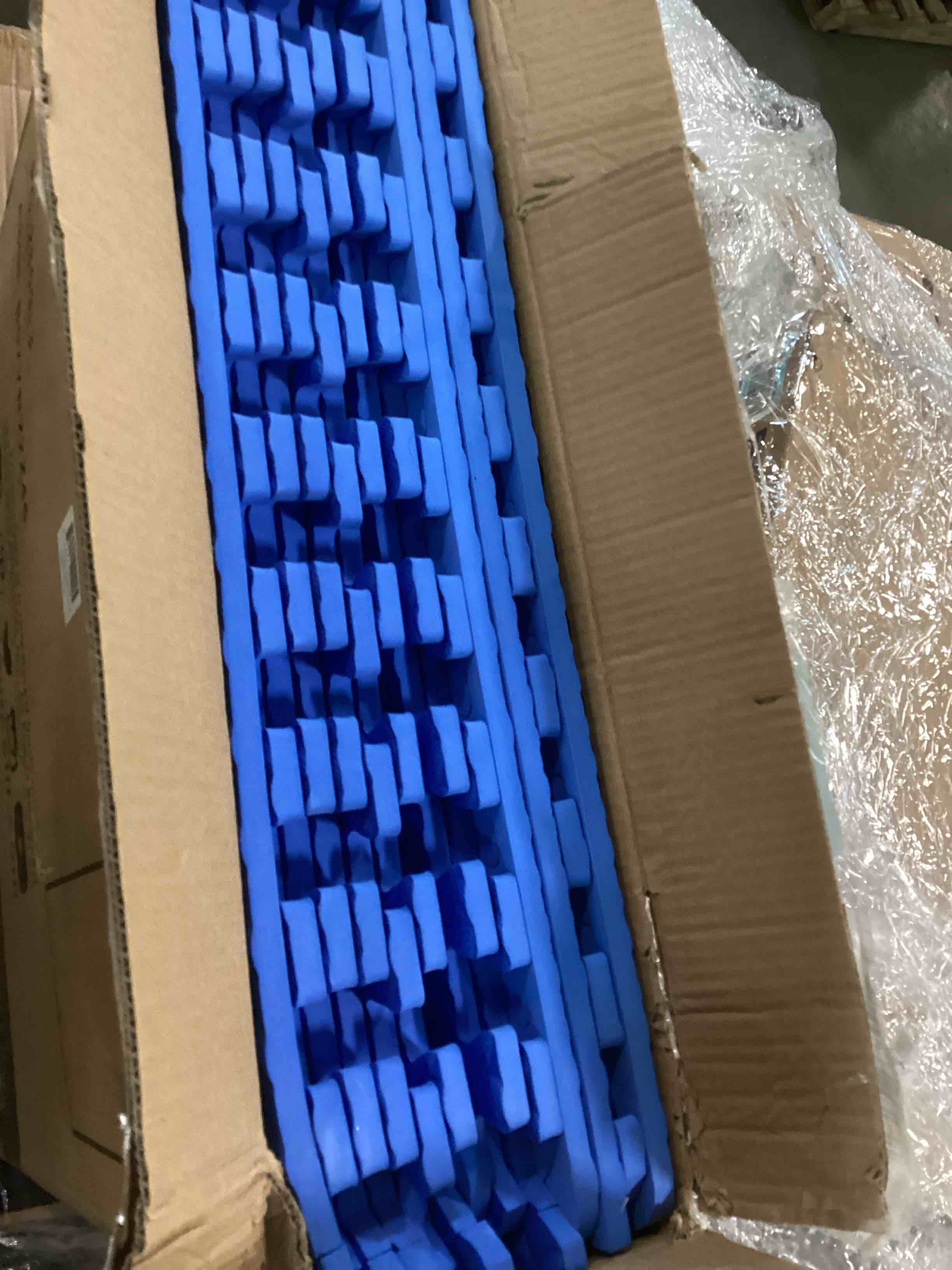 https://s3.amazonaws.com/lotting-images-prod/bidfta/RED6030515_1707827994325.jpeg