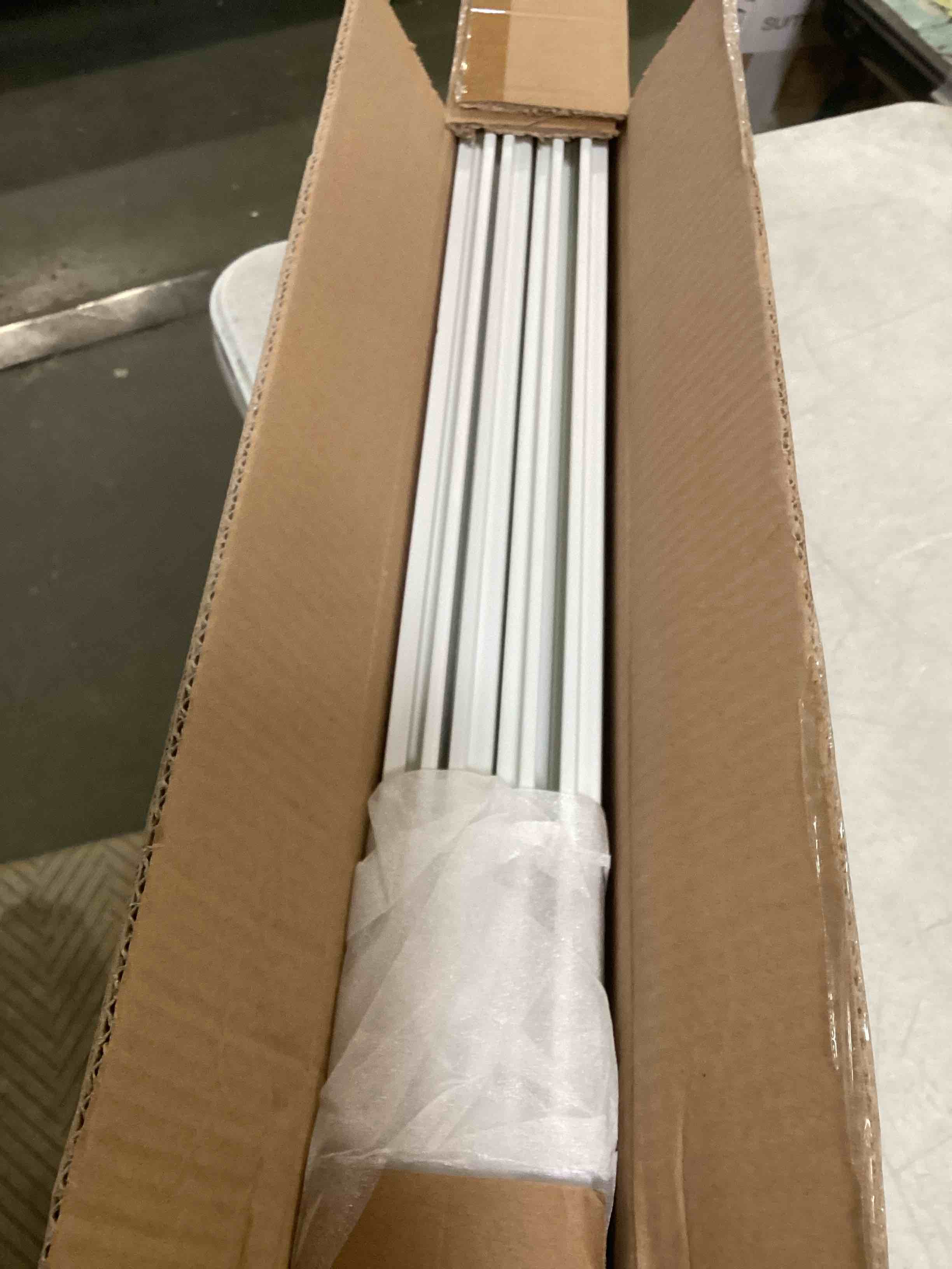https://s3.amazonaws.com/lotting-images-prod/bidfta/RED6030725_1707853041767.jpeg