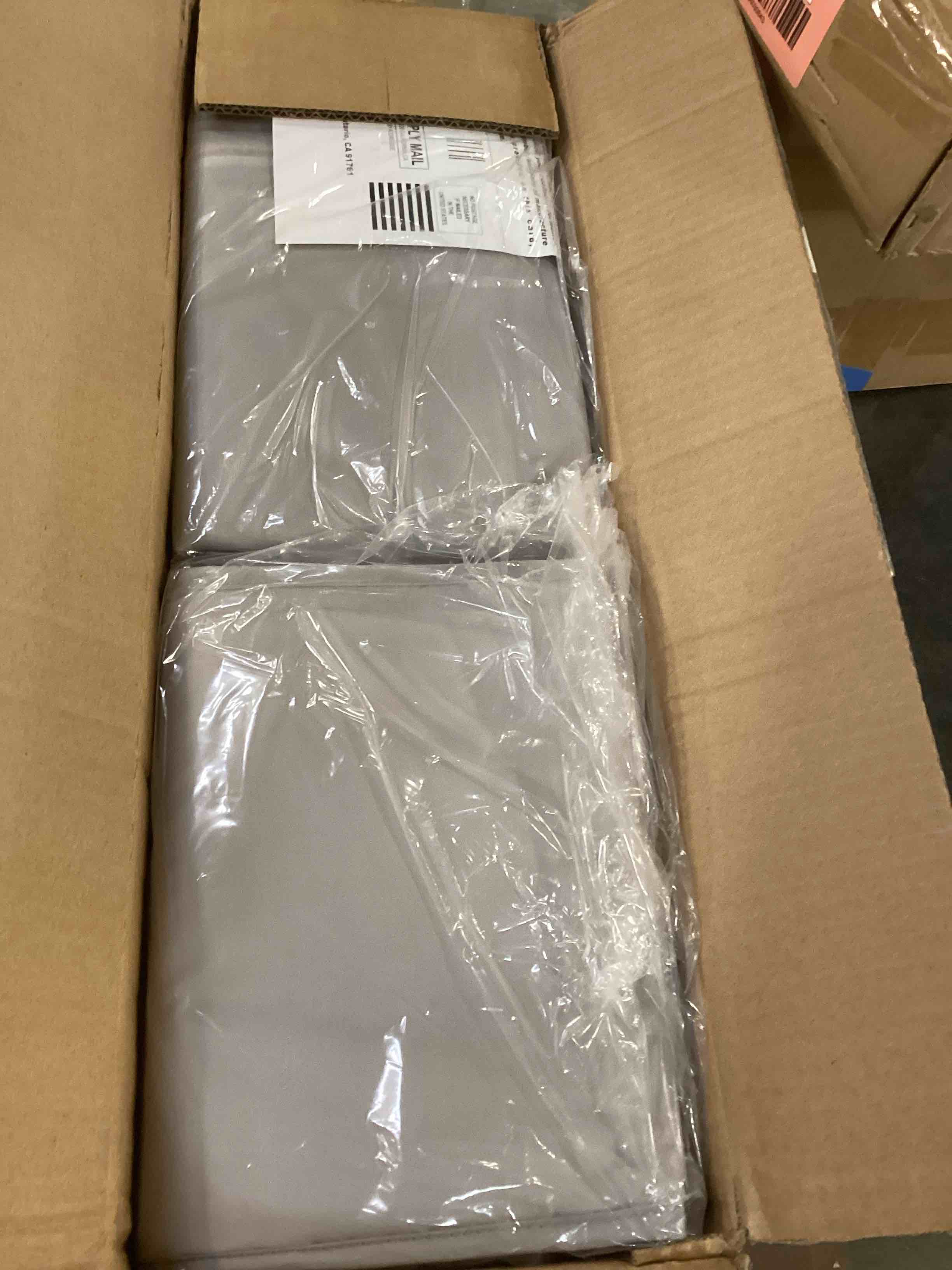 https://s3.amazonaws.com/lotting-images-prod/bidfta/RED6030845_1707920016618.jpeg