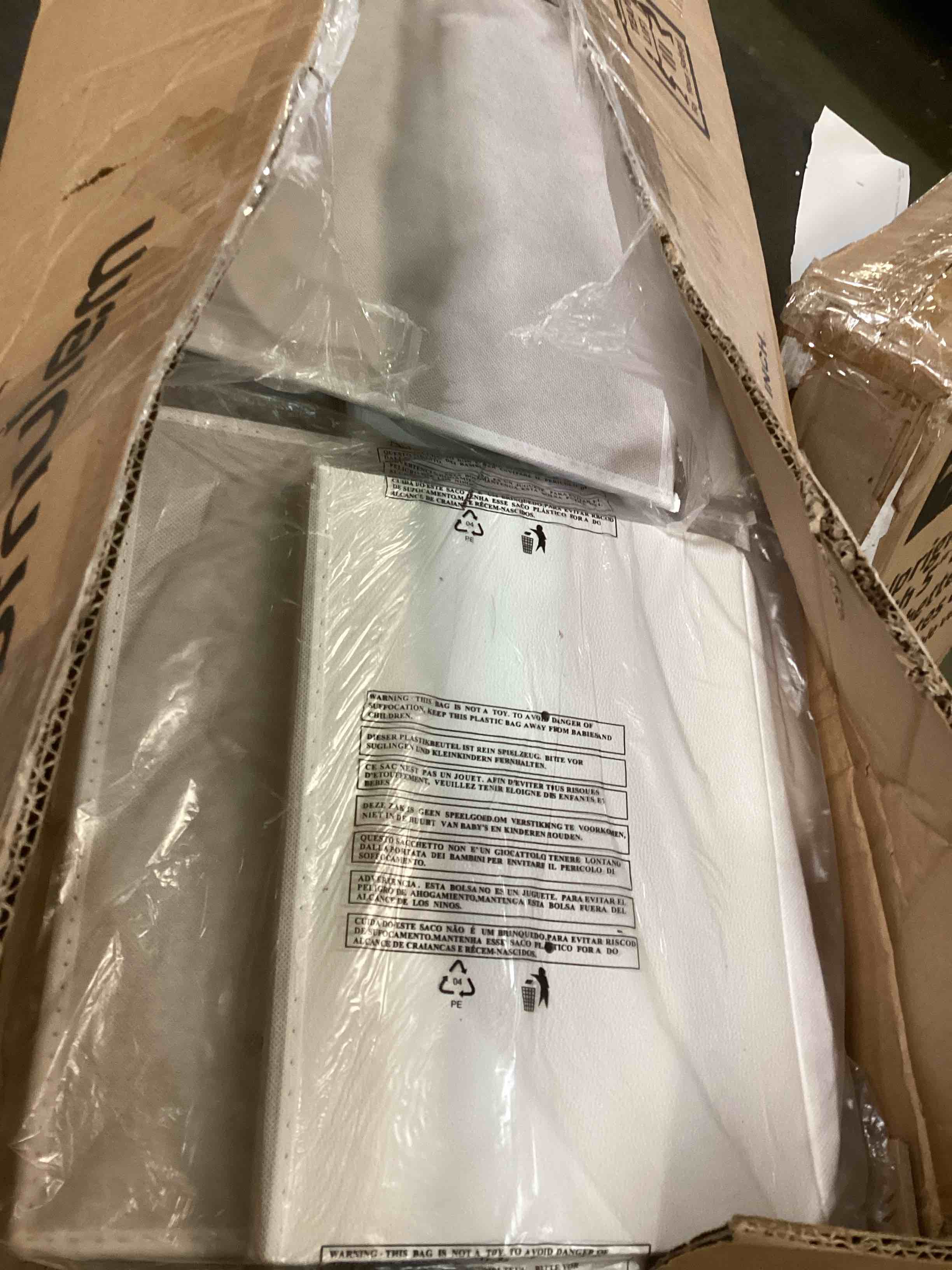https://s3.amazonaws.com/lotting-images-prod/bidfta/RED6030985_1707936475543.jpeg