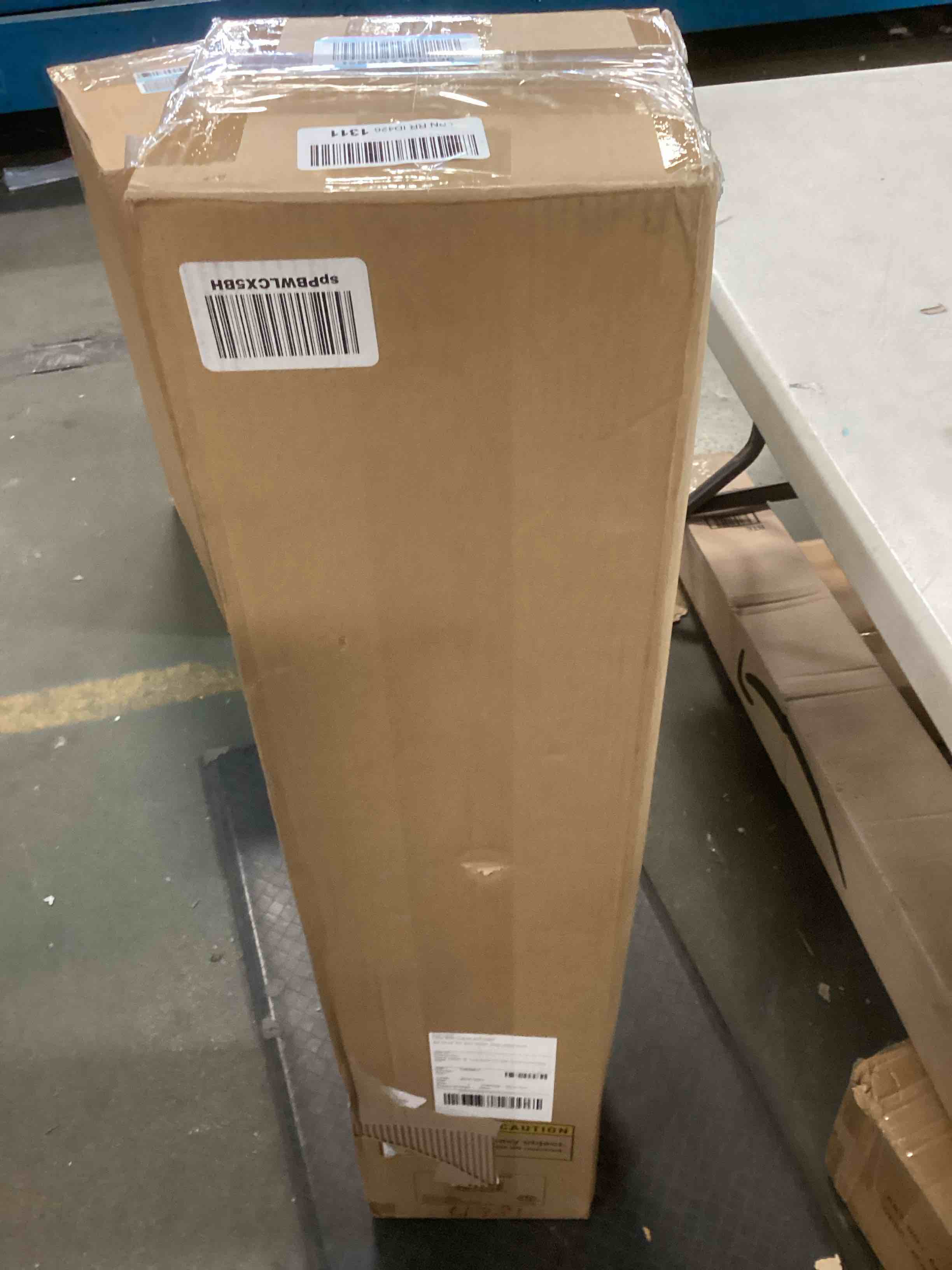https://s3.amazonaws.com/lotting-images-prod/bidfta/RED6031143_1708007225017.jpeg