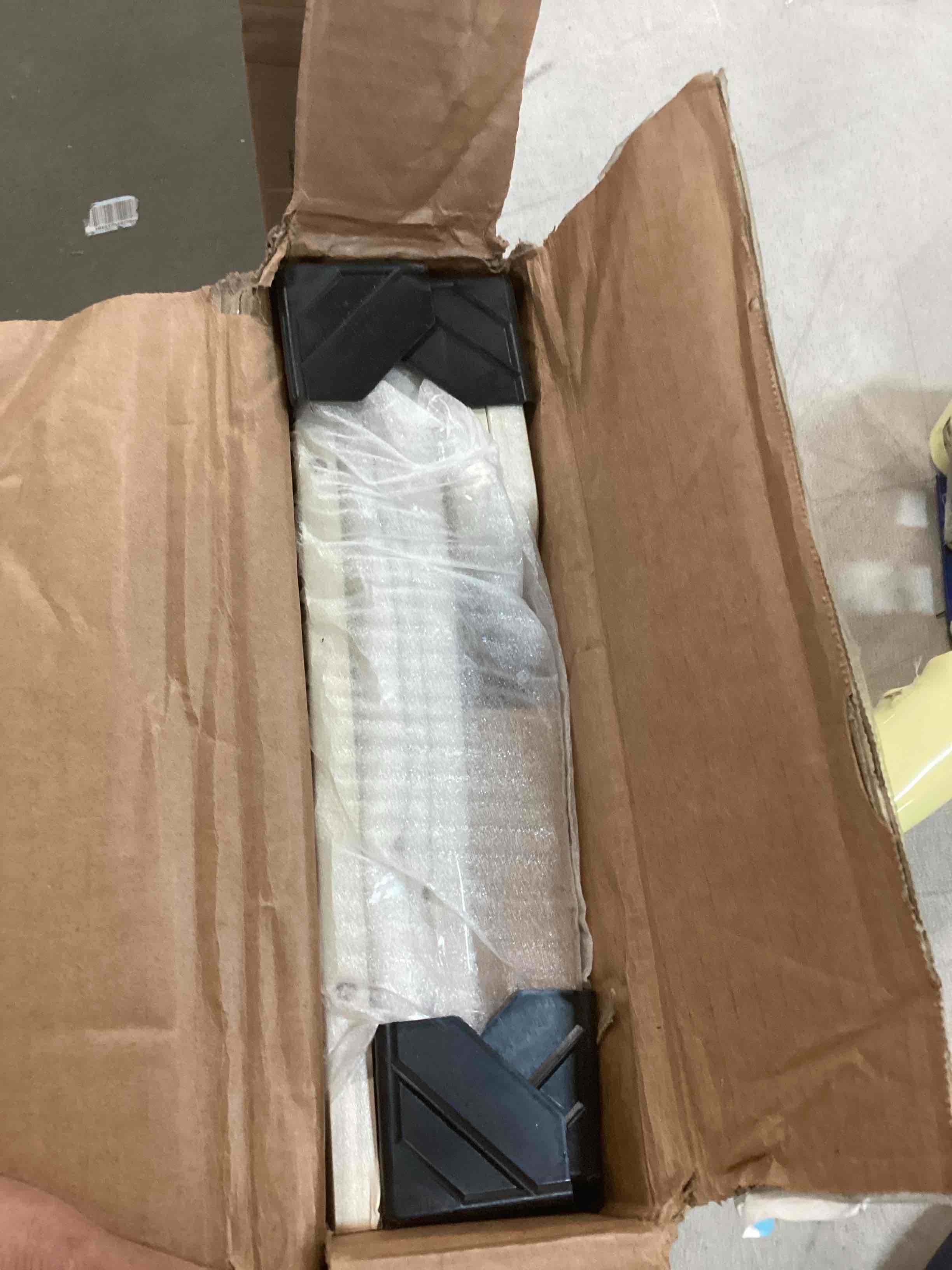 https://s3.amazonaws.com/lotting-images-prod/bidfta/RED6031184_1708012622500.jpeg