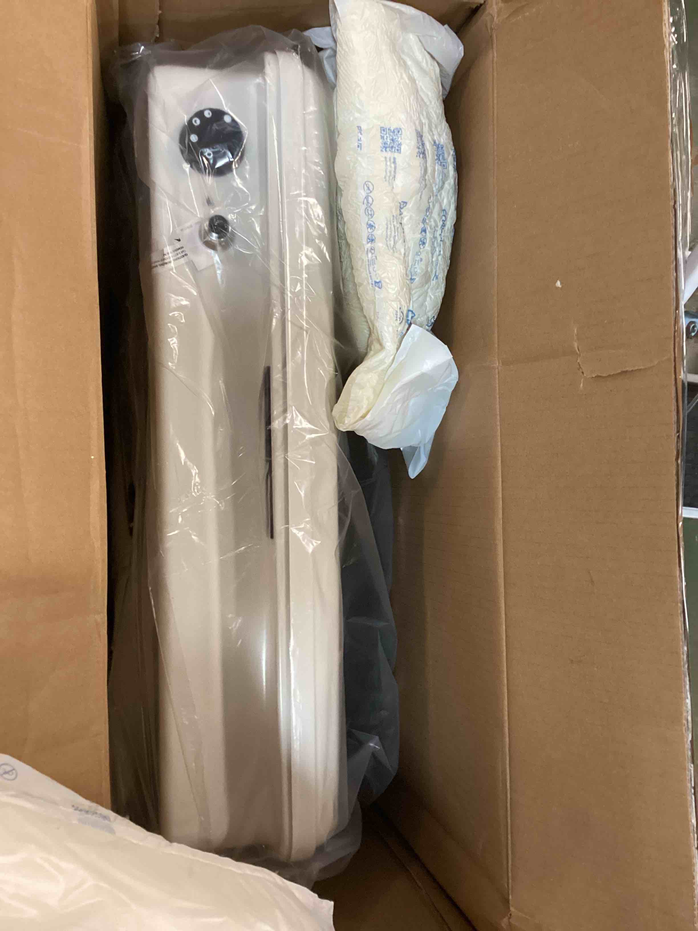 https://s3.amazonaws.com/lotting-images-prod/bidfta/RED6031503_1708110205541.jpeg
