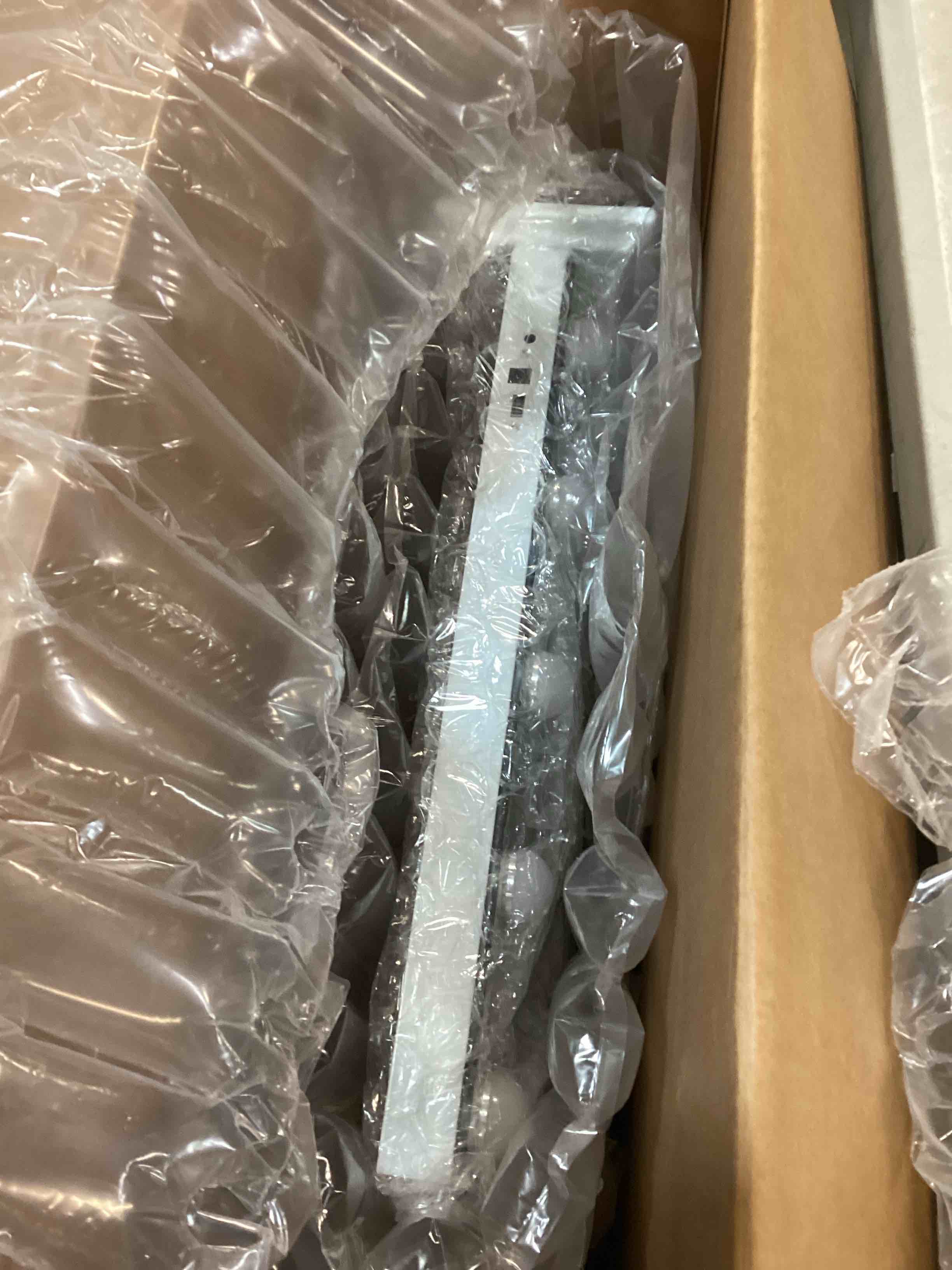 https://s3.amazonaws.com/lotting-images-prod/bidfta/RED6031705_1708193545292.jpeg