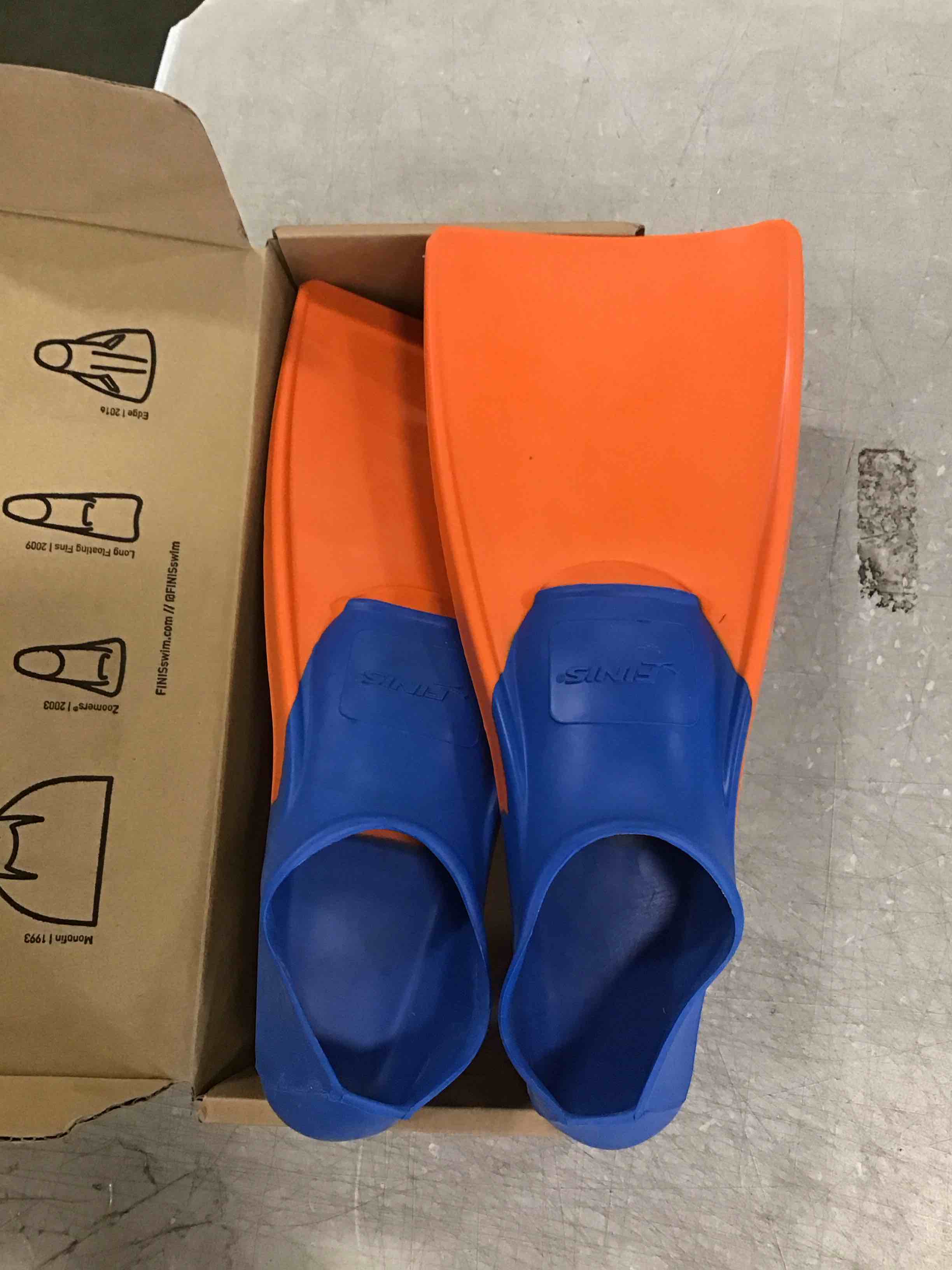 https://s3.amazonaws.com/lotting-images-prod/bidfta/RED6032260_1714567806657.jpeg