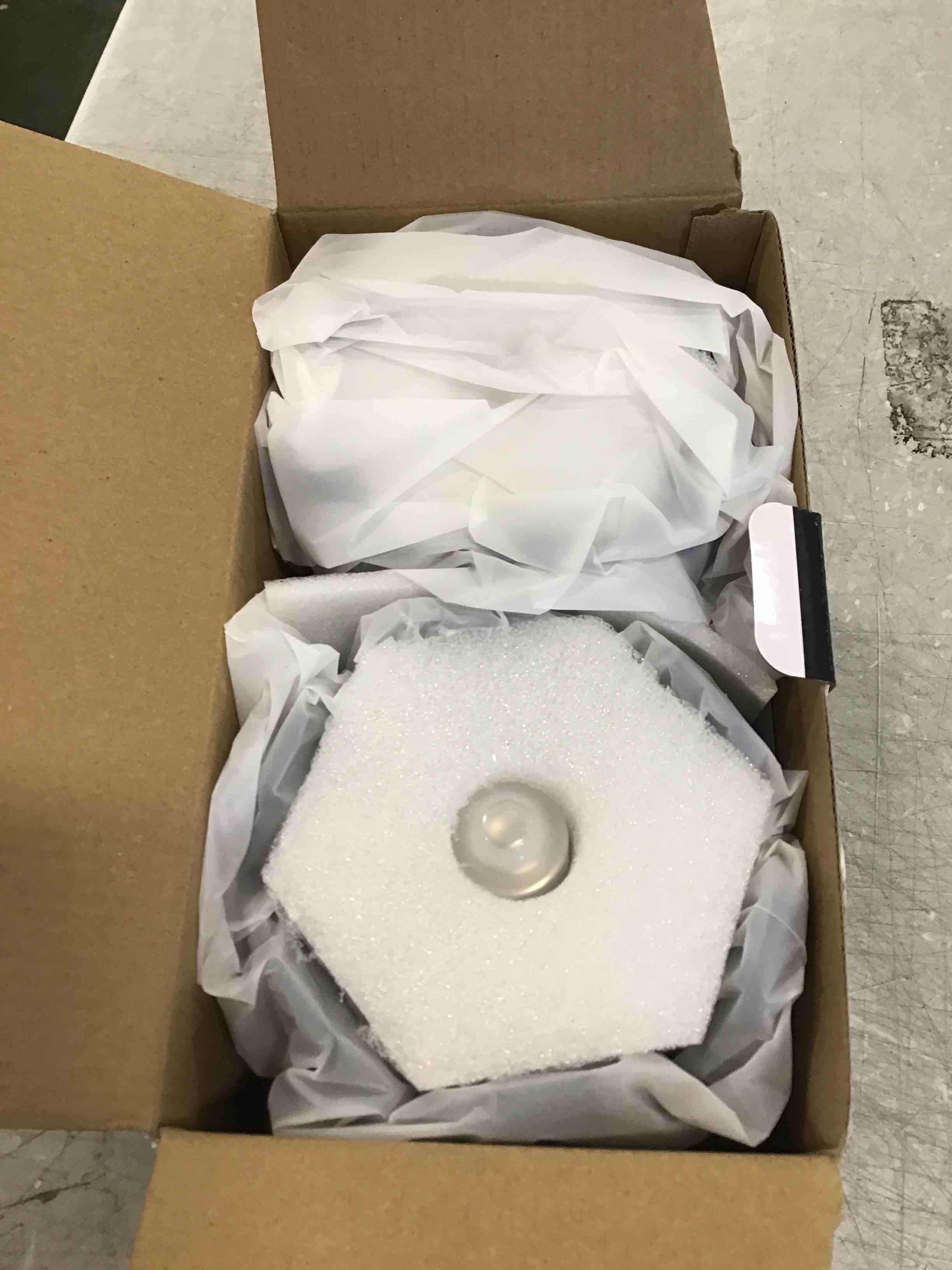 https://s3.amazonaws.com/lotting-images-prod/bidfta/RED6032479_1714652492662.jpeg