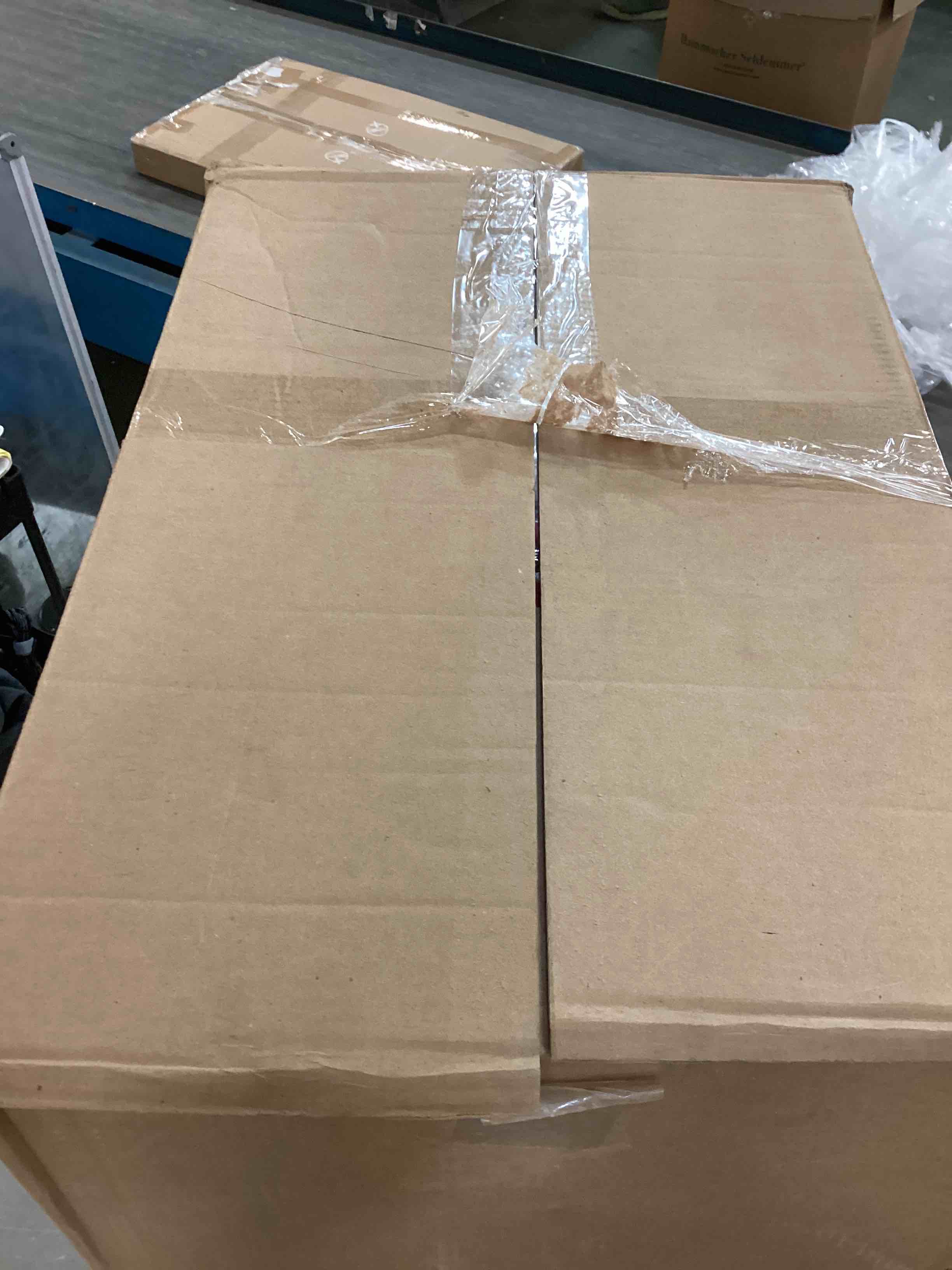 https://s3.amazonaws.com/lotting-images-prod/bidfta/RED6033656_1714747343892.jpeg