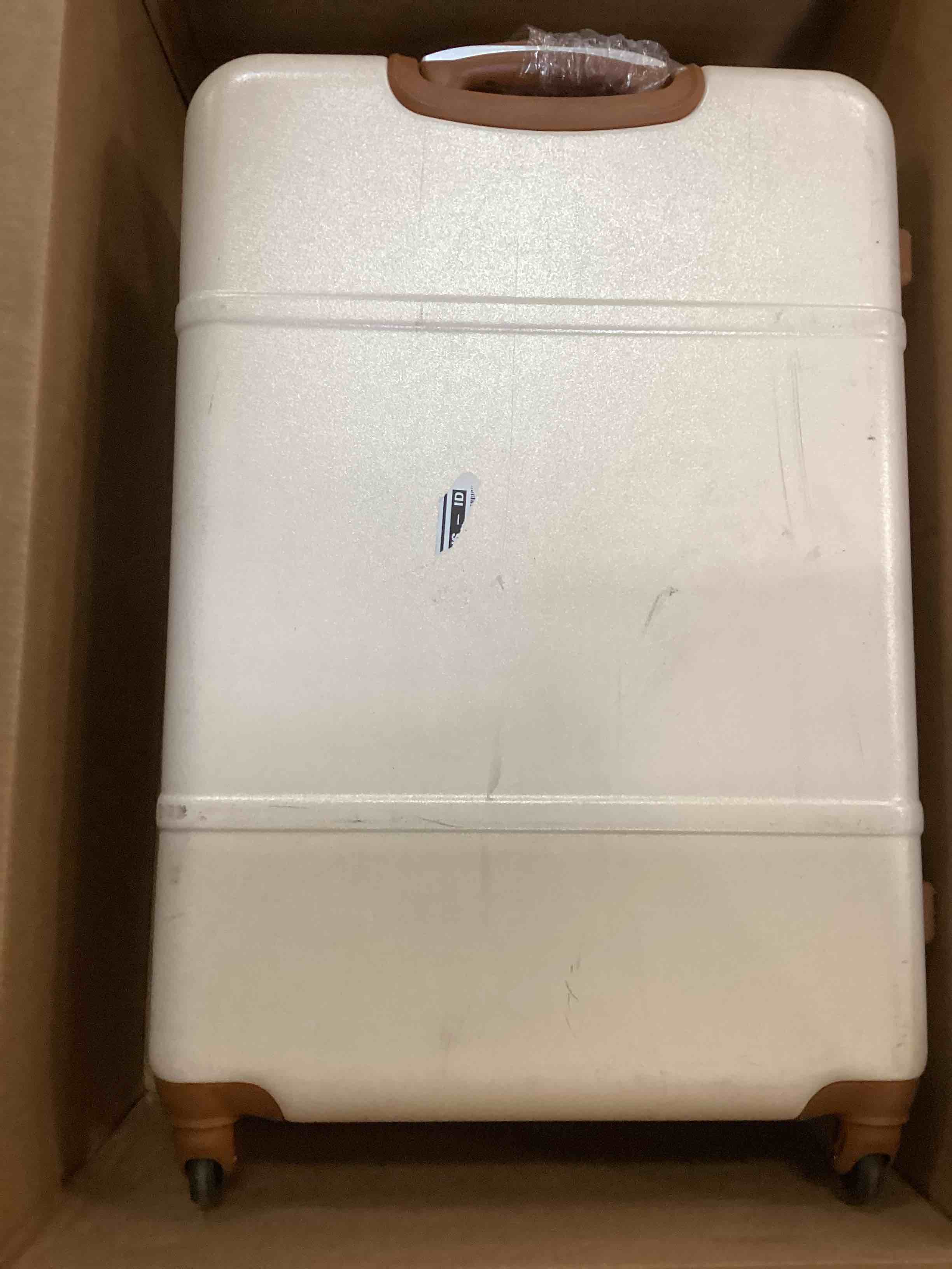 https://s3.amazonaws.com/lotting-images-prod/bidfta/RED6033739_1714761659042.jpeg