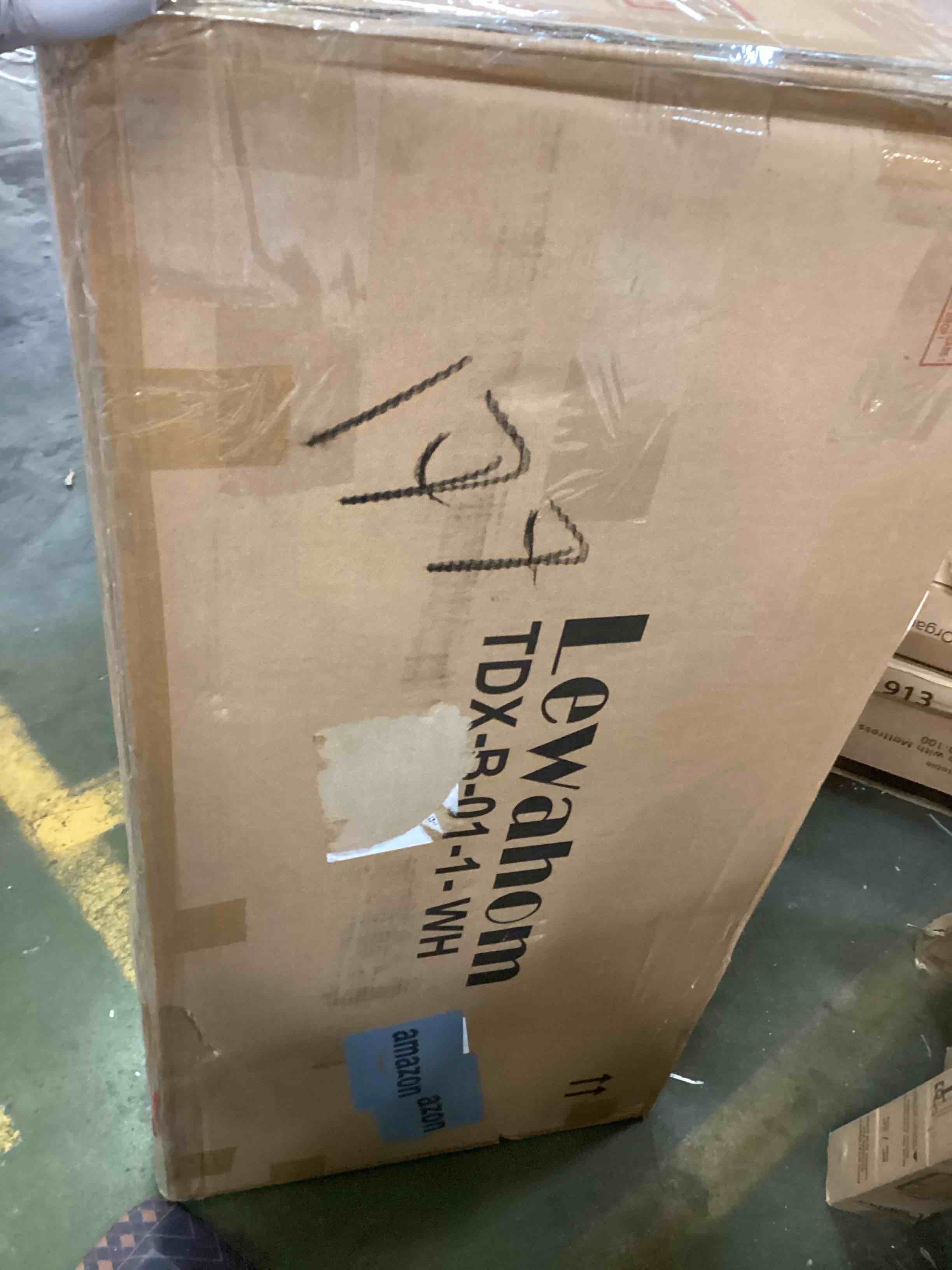 https://s3.amazonaws.com/lotting-images-prod/bidfta/RED6033782_1715707660646.jpeg