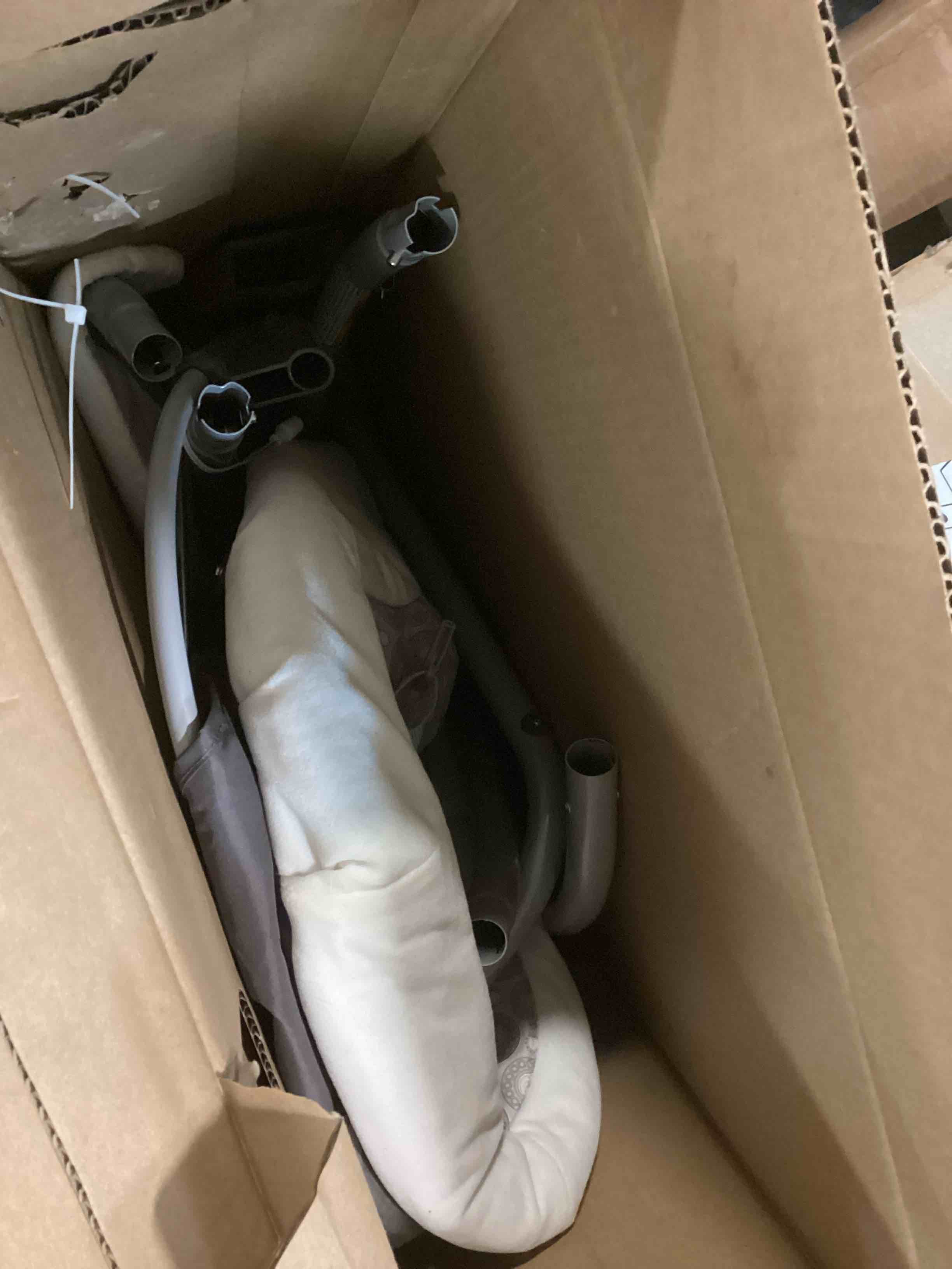 https://s3.amazonaws.com/lotting-images-prod/bidfta/RED6034771_1716228627690.jpeg