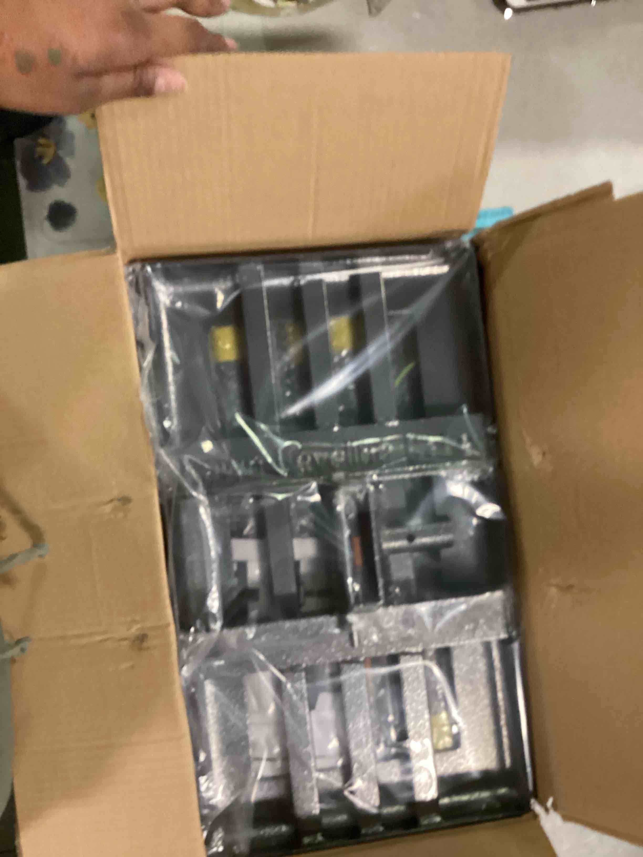 https://s3.amazonaws.com/lotting-images-prod/bidfta/RED6035016_1714662910190.jpeg