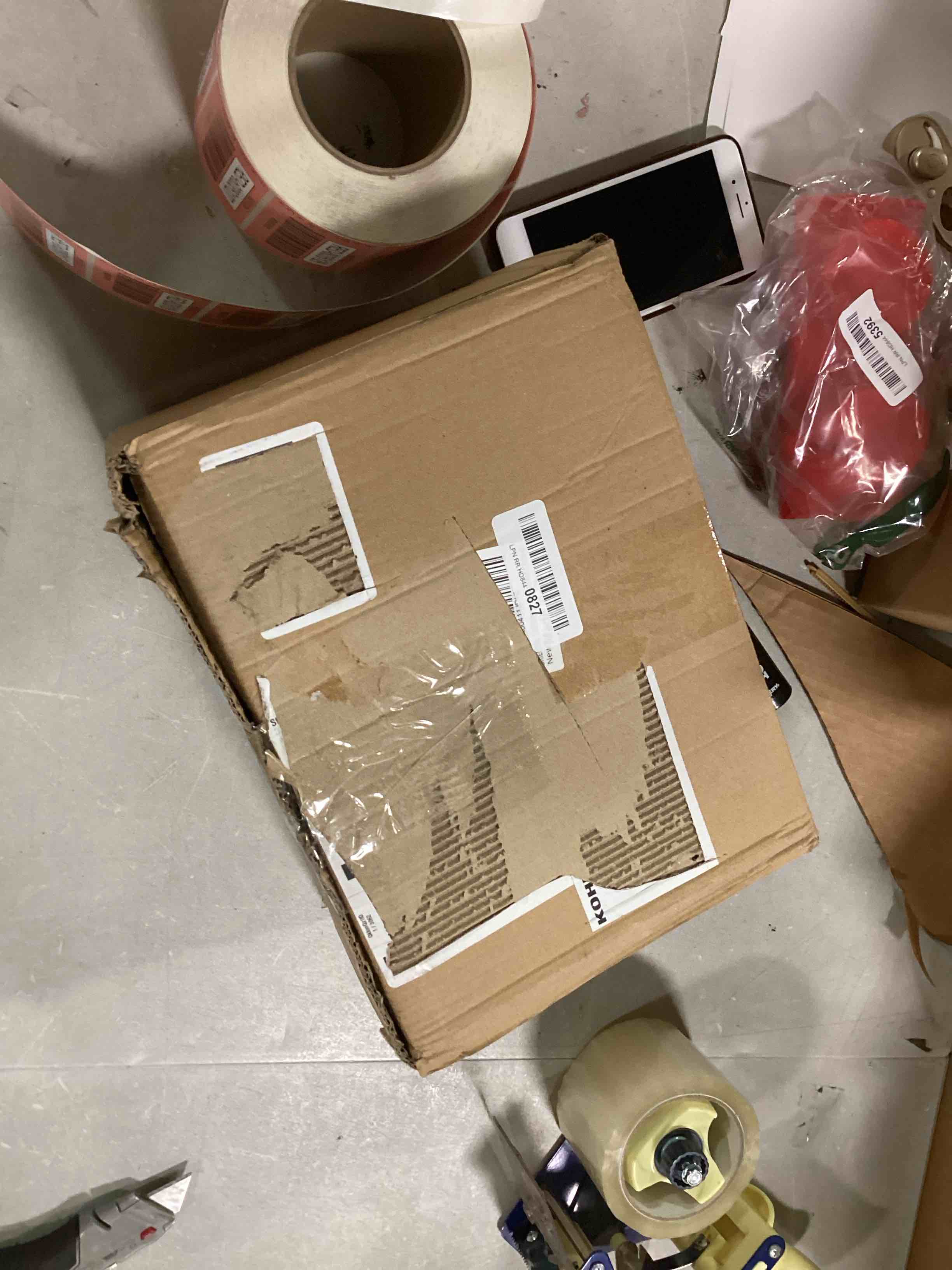https://s3.amazonaws.com/lotting-images-prod/bidfta/RED6035108_1714675189090.jpeg