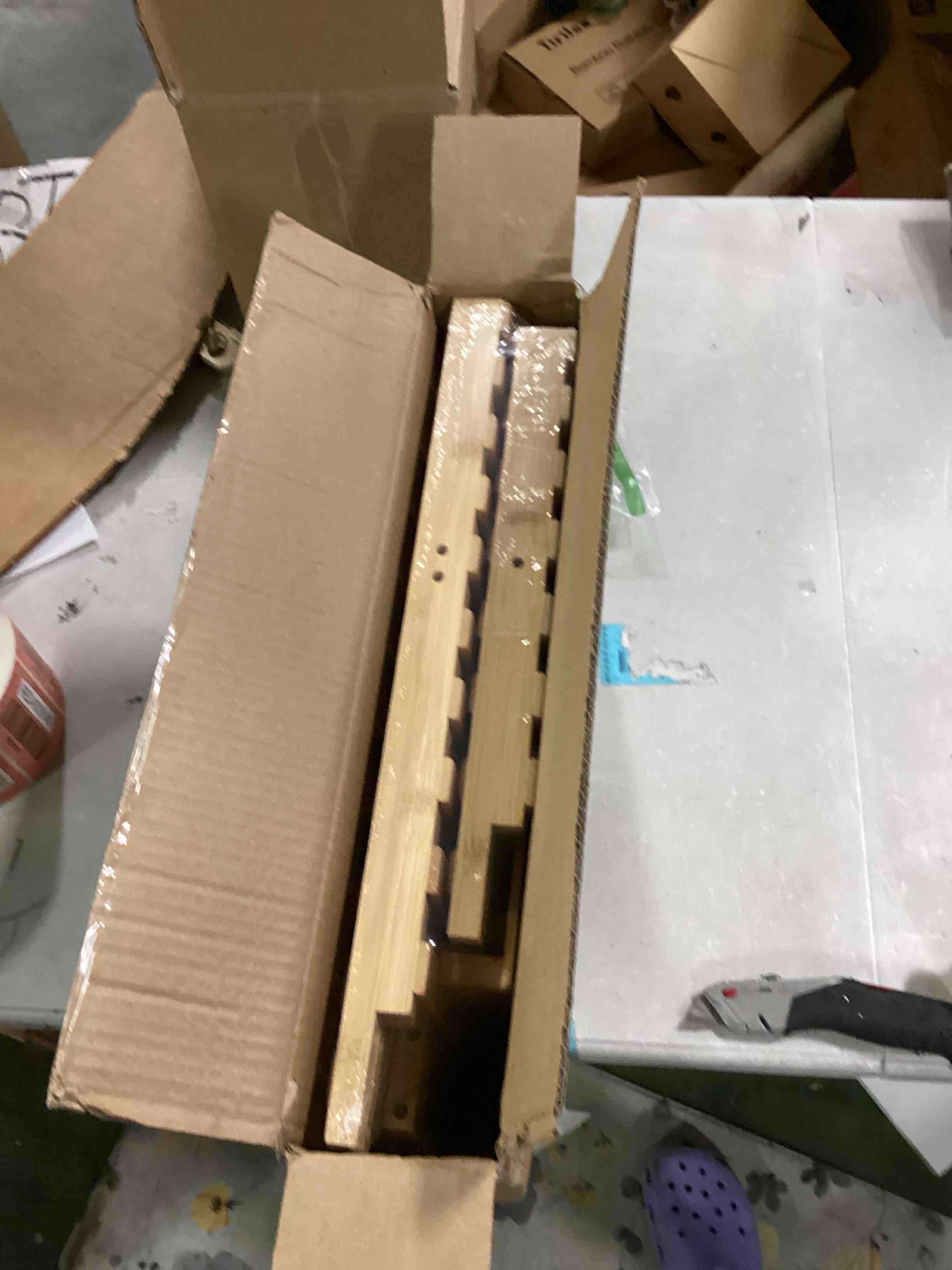 https://s3.amazonaws.com/lotting-images-prod/bidfta/RED6035125_1714676809343.jpeg