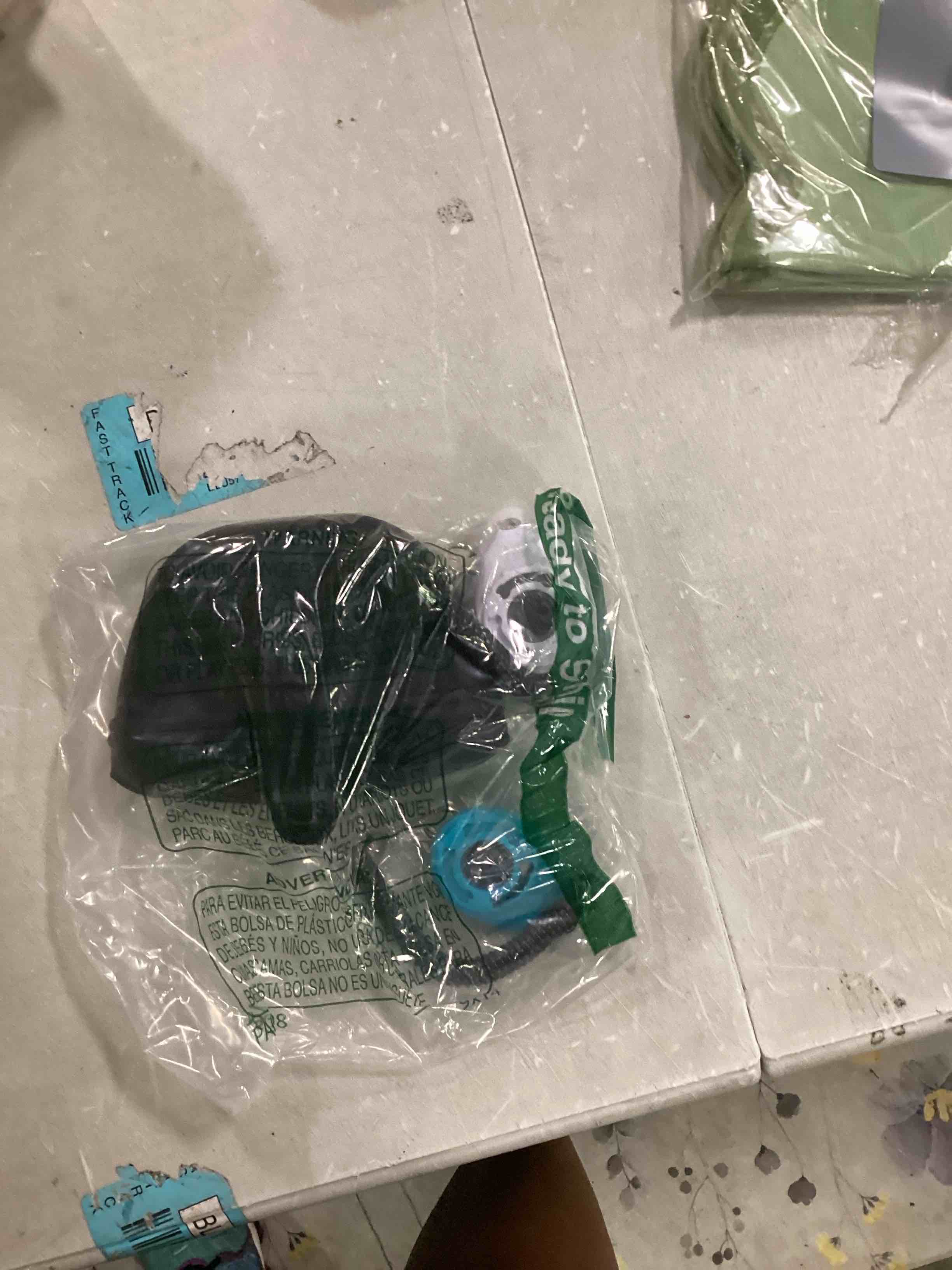 https://s3.amazonaws.com/lotting-images-prod/bidfta/RED6035232_1714742099902.jpeg