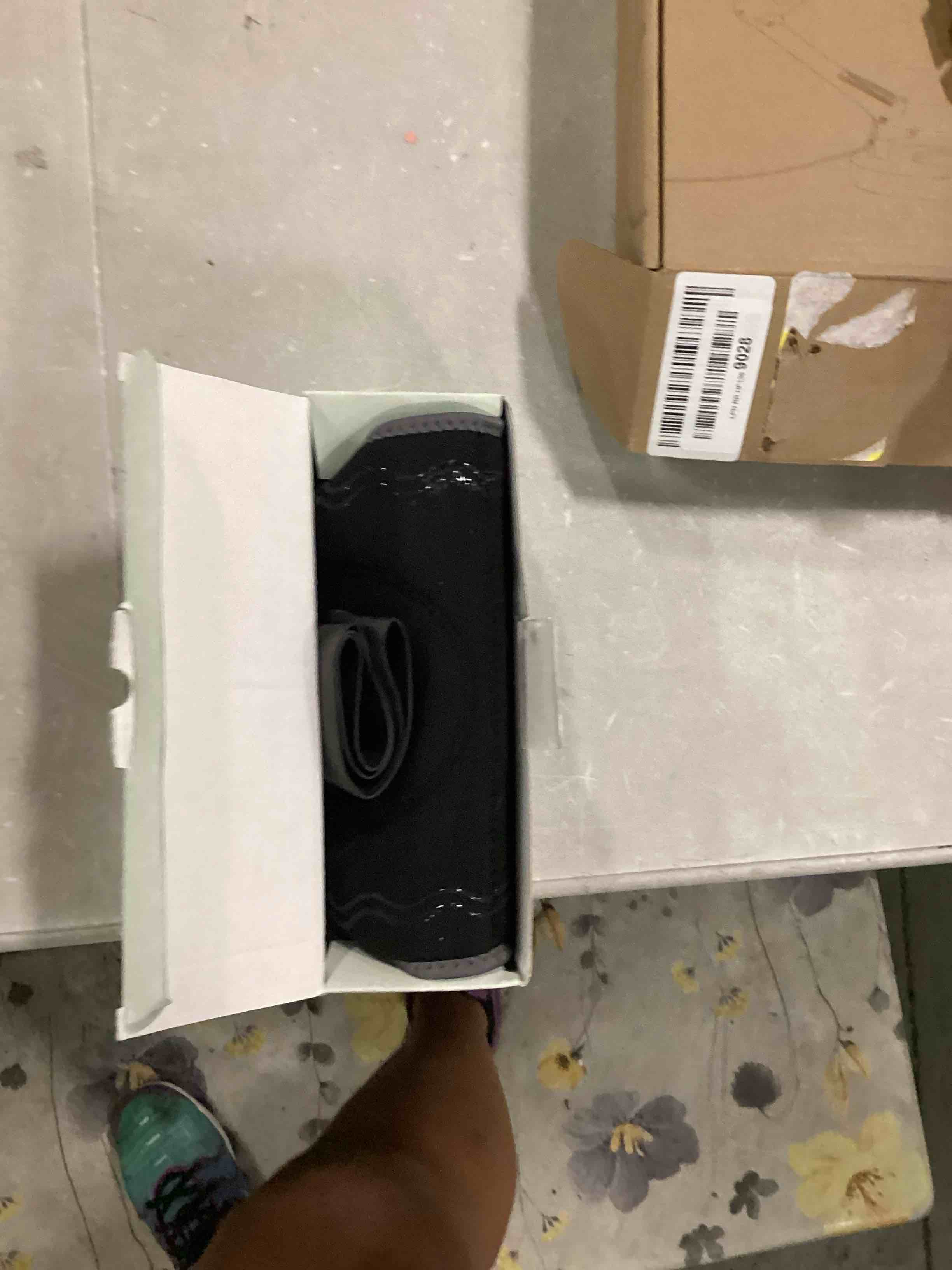 https://s3.amazonaws.com/lotting-images-prod/bidfta/RED6035281_1714746386088.jpeg