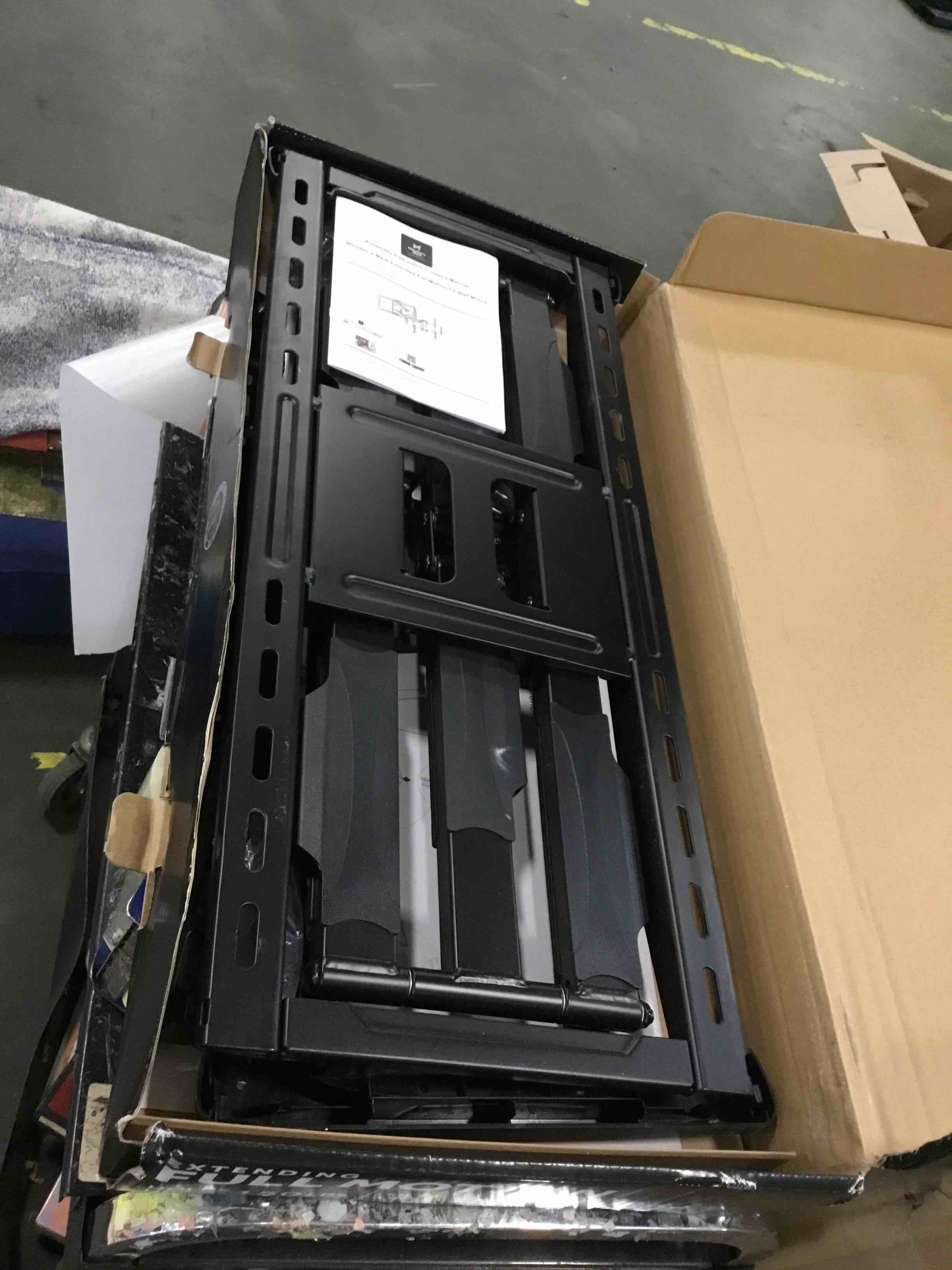 https://s3.amazonaws.com/lotting-images-prod/bidfta/RED6037375_1715798860642.jpeg