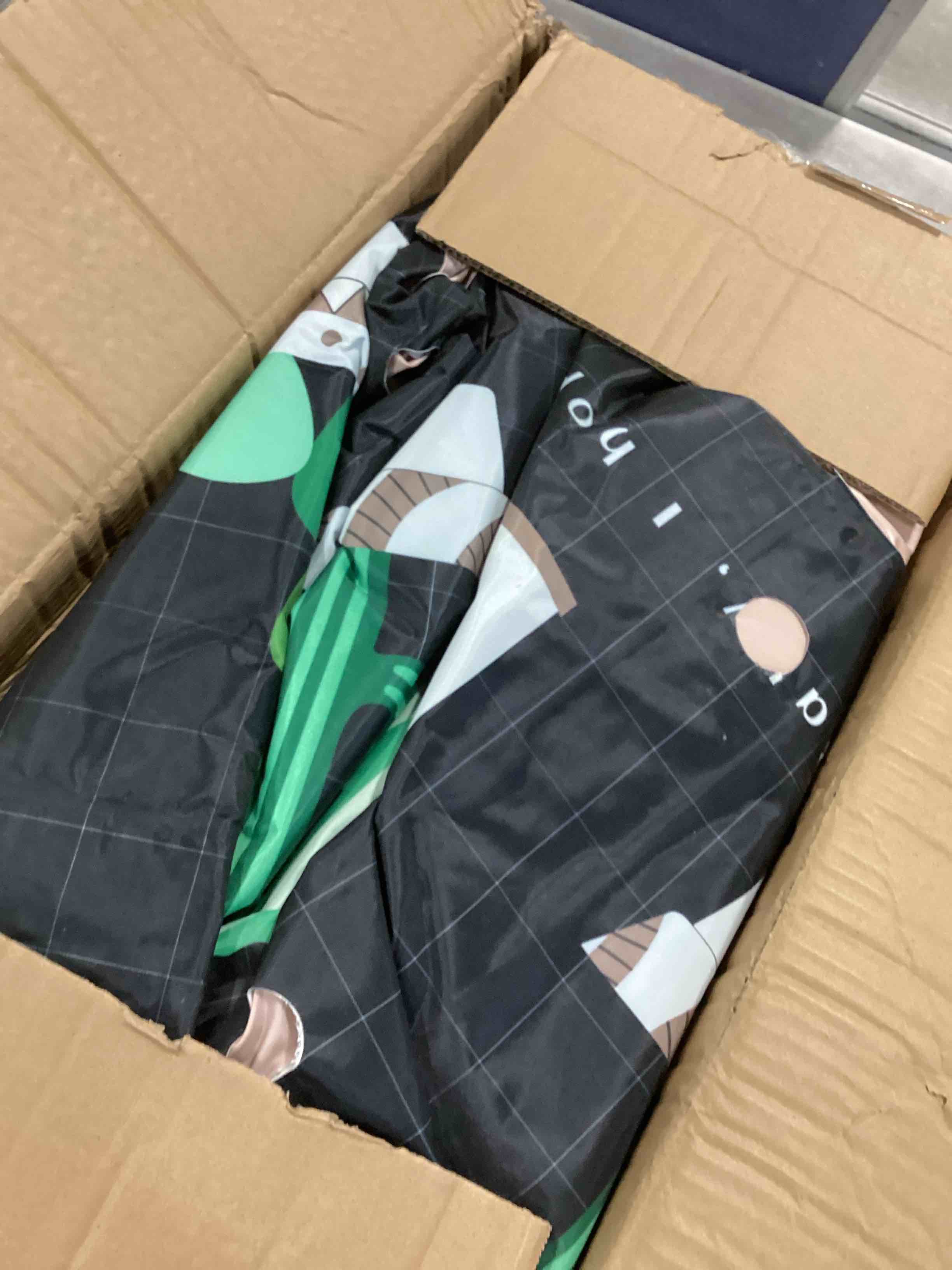 https://s3.amazonaws.com/lotting-images-prod/bidfta/RED6038009_1715008658036.jpeg