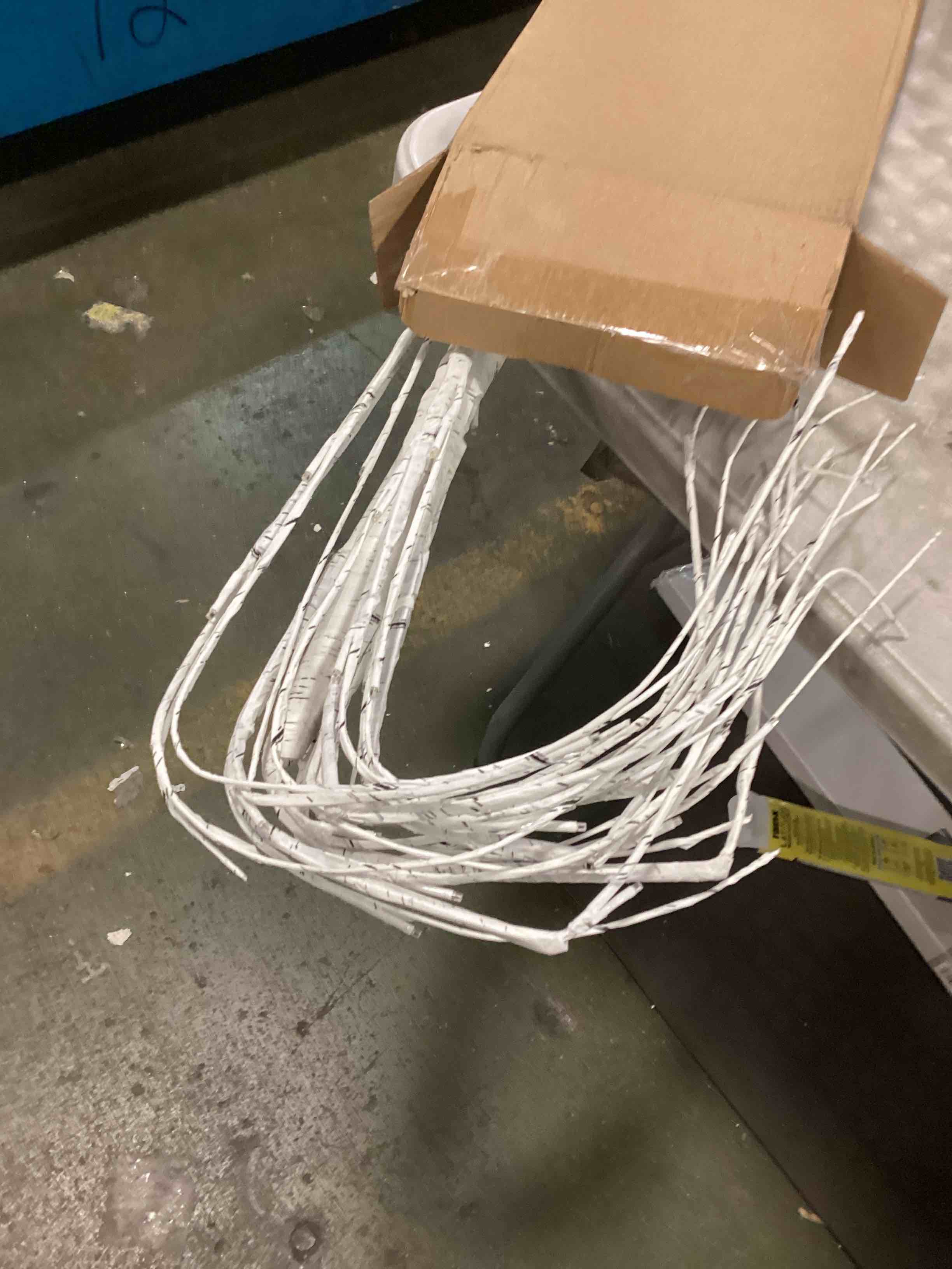 https://s3.amazonaws.com/lotting-images-prod/bidfta/RED6038206_1715081608501.jpeg