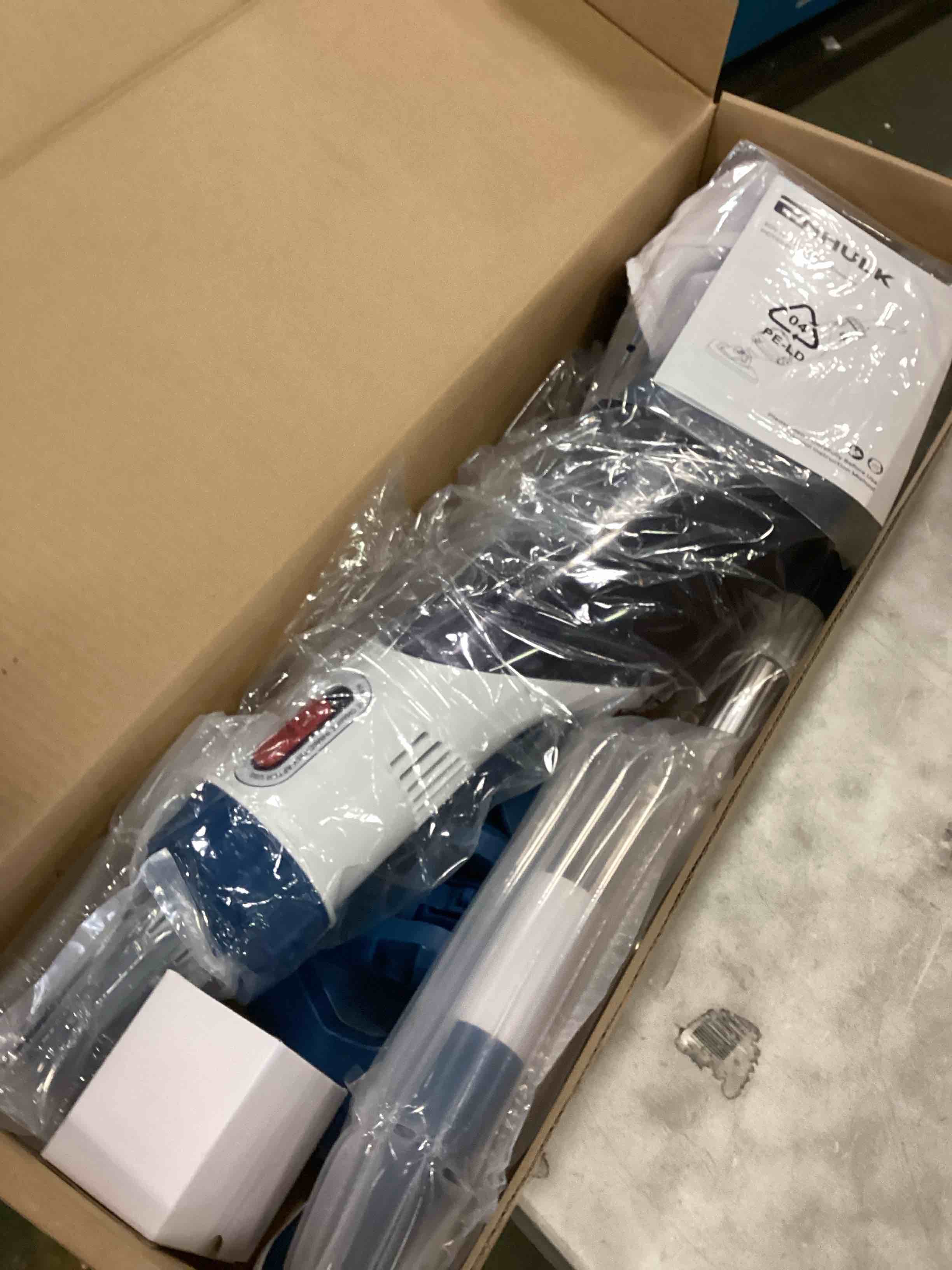 https://s3.amazonaws.com/lotting-images-prod/bidfta/RED6039002_1715259409839.jpeg
