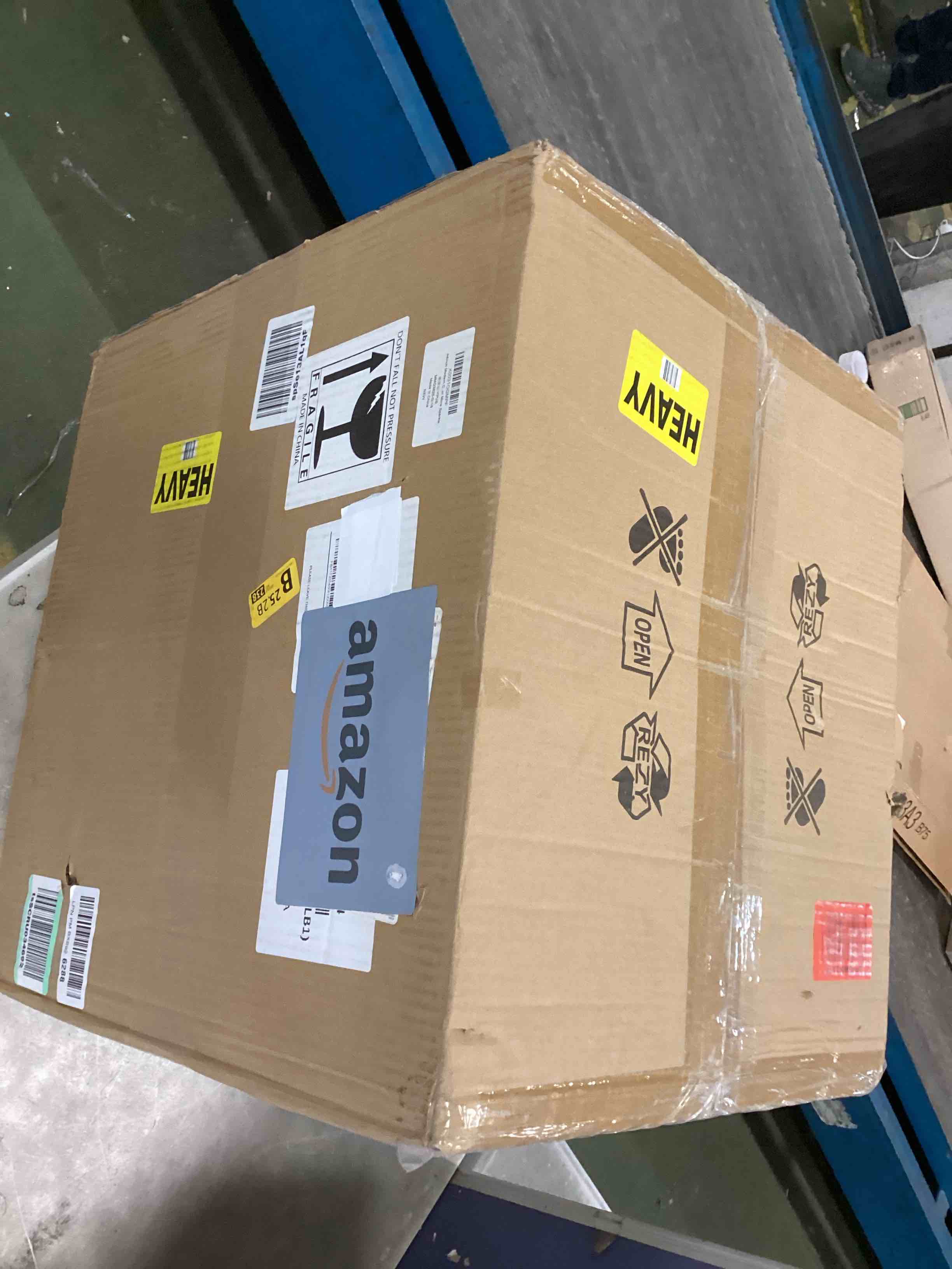 https://s3.amazonaws.com/lotting-images-prod/bidfta/RED6039009_1715260077614.jpeg