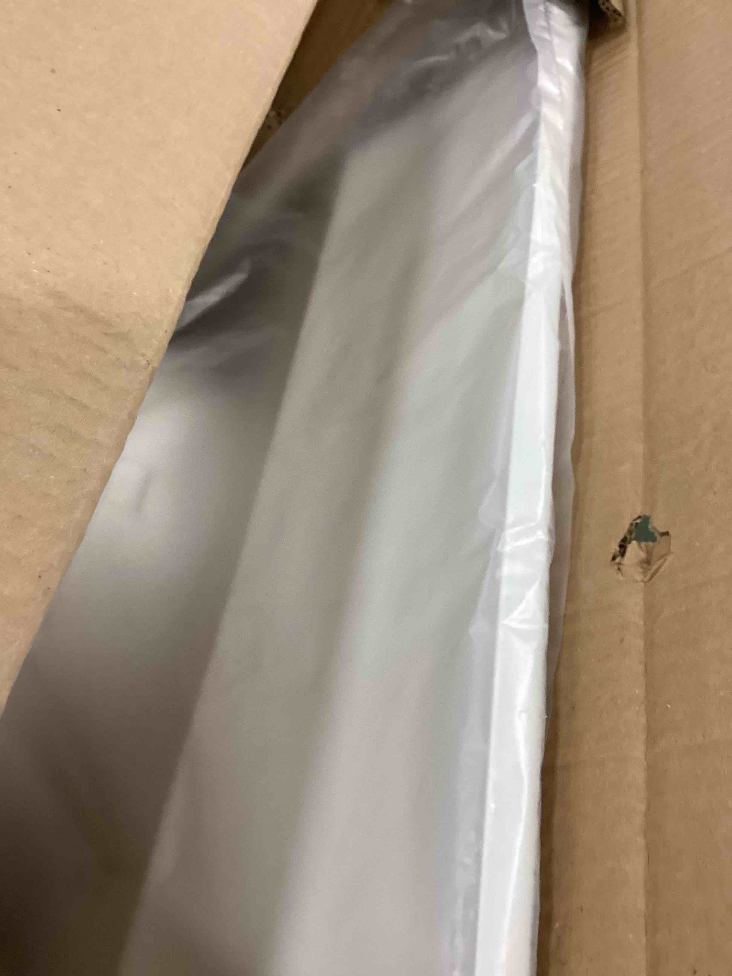 https://s3.amazonaws.com/lotting-images-prod/bidfta/RED6039010_1715260230522.jpeg