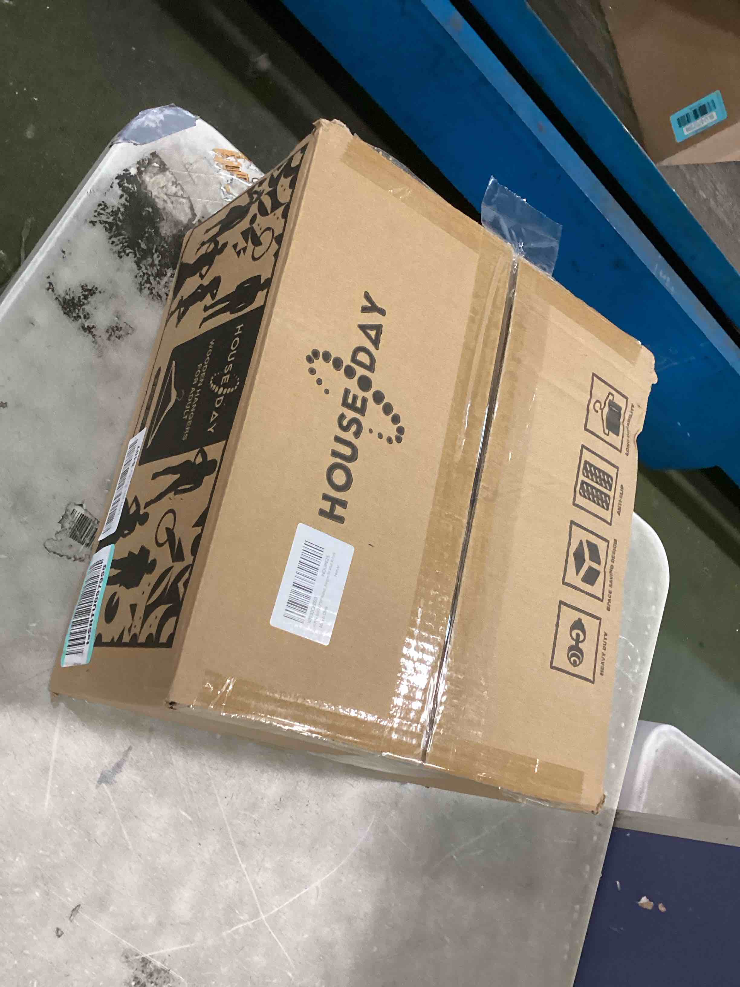 https://s3.amazonaws.com/lotting-images-prod/bidfta/RED6039023_1715261252599.jpeg