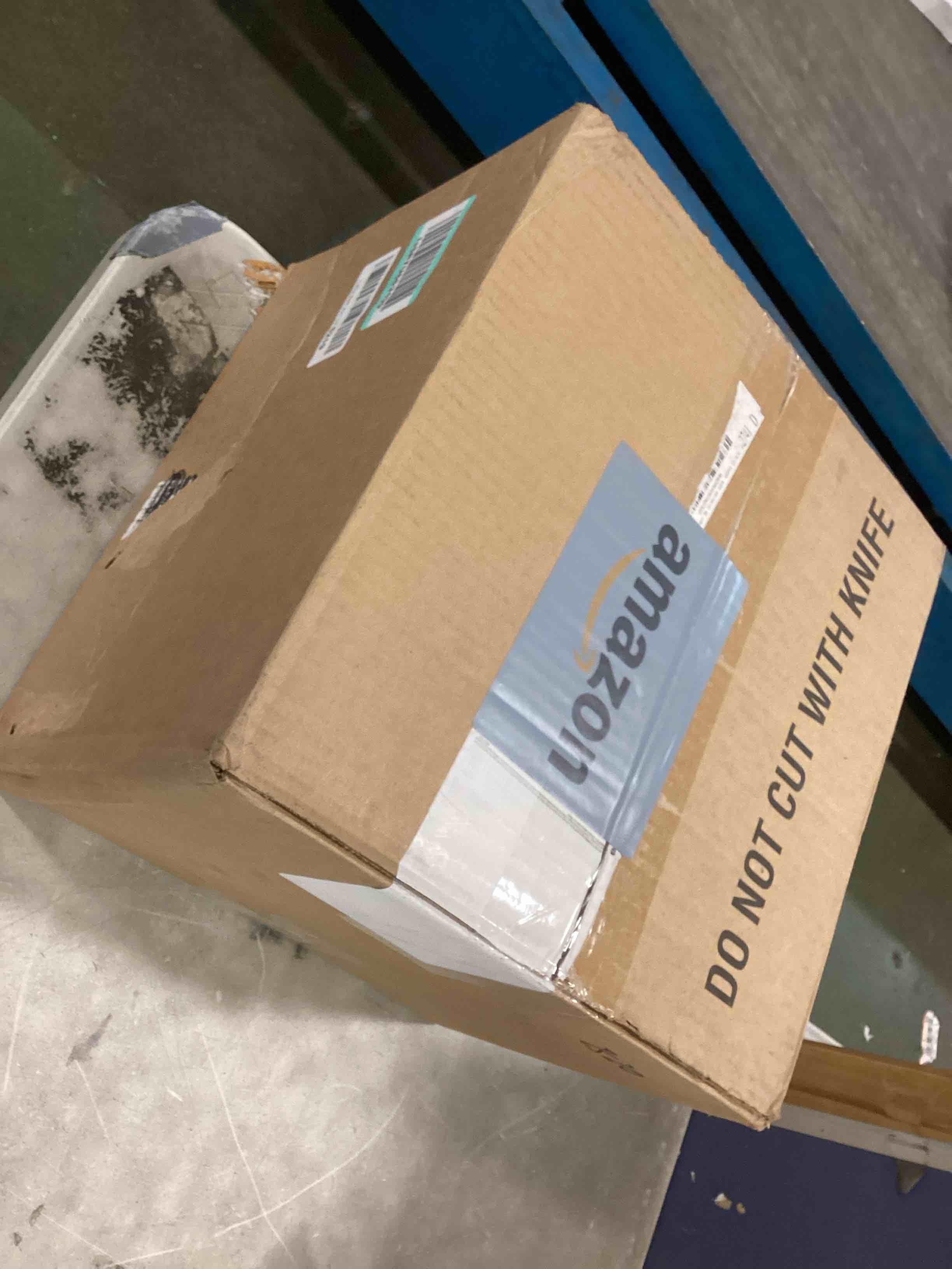 https://s3.amazonaws.com/lotting-images-prod/bidfta/RED6039058_1715266175692.jpeg