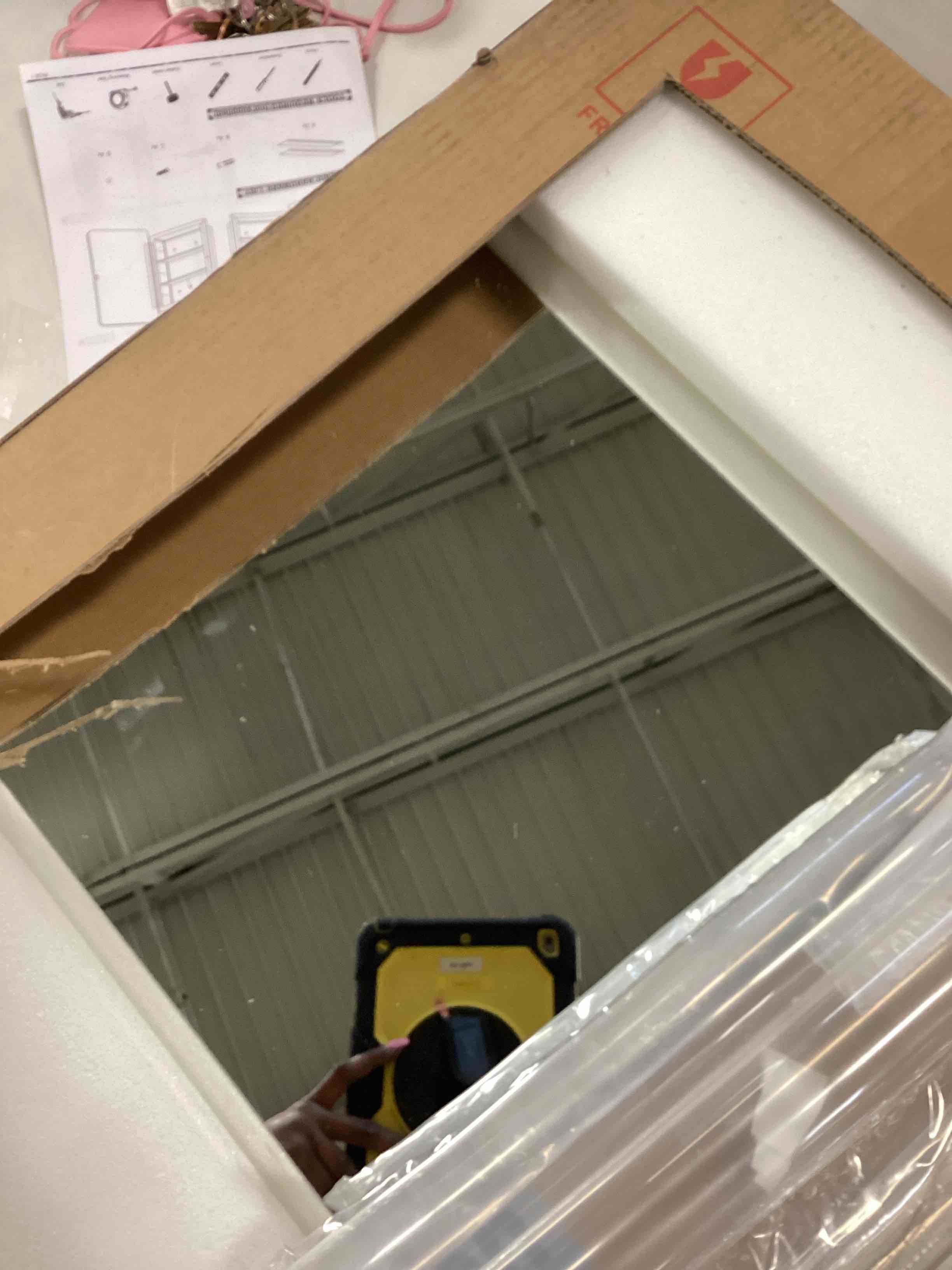 https://s3.amazonaws.com/lotting-images-prod/bidfta/RED6039286_1715354720897.jpeg