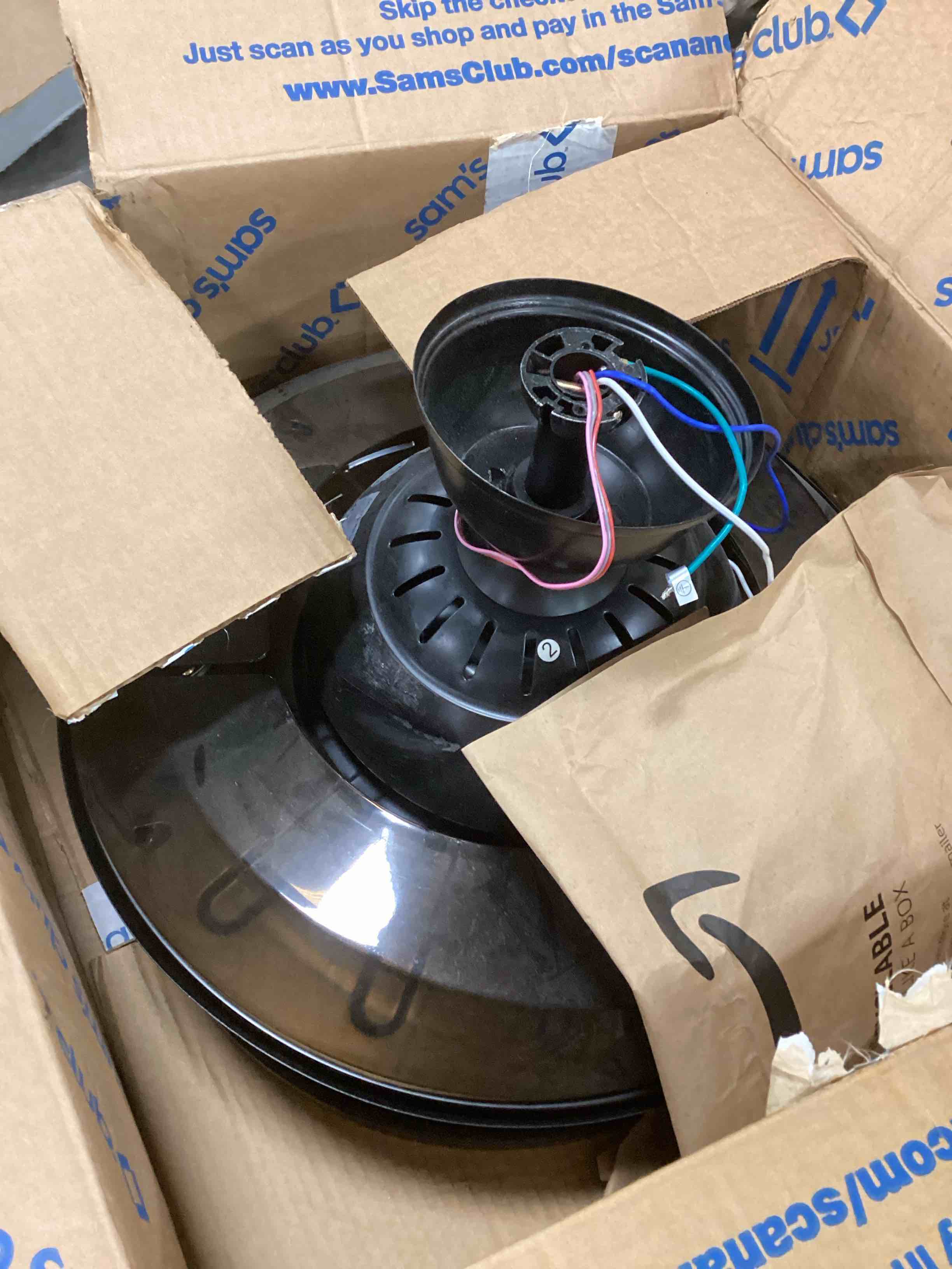 https://s3.amazonaws.com/lotting-images-prod/bidfta/RED6039403_1715598976899.jpeg