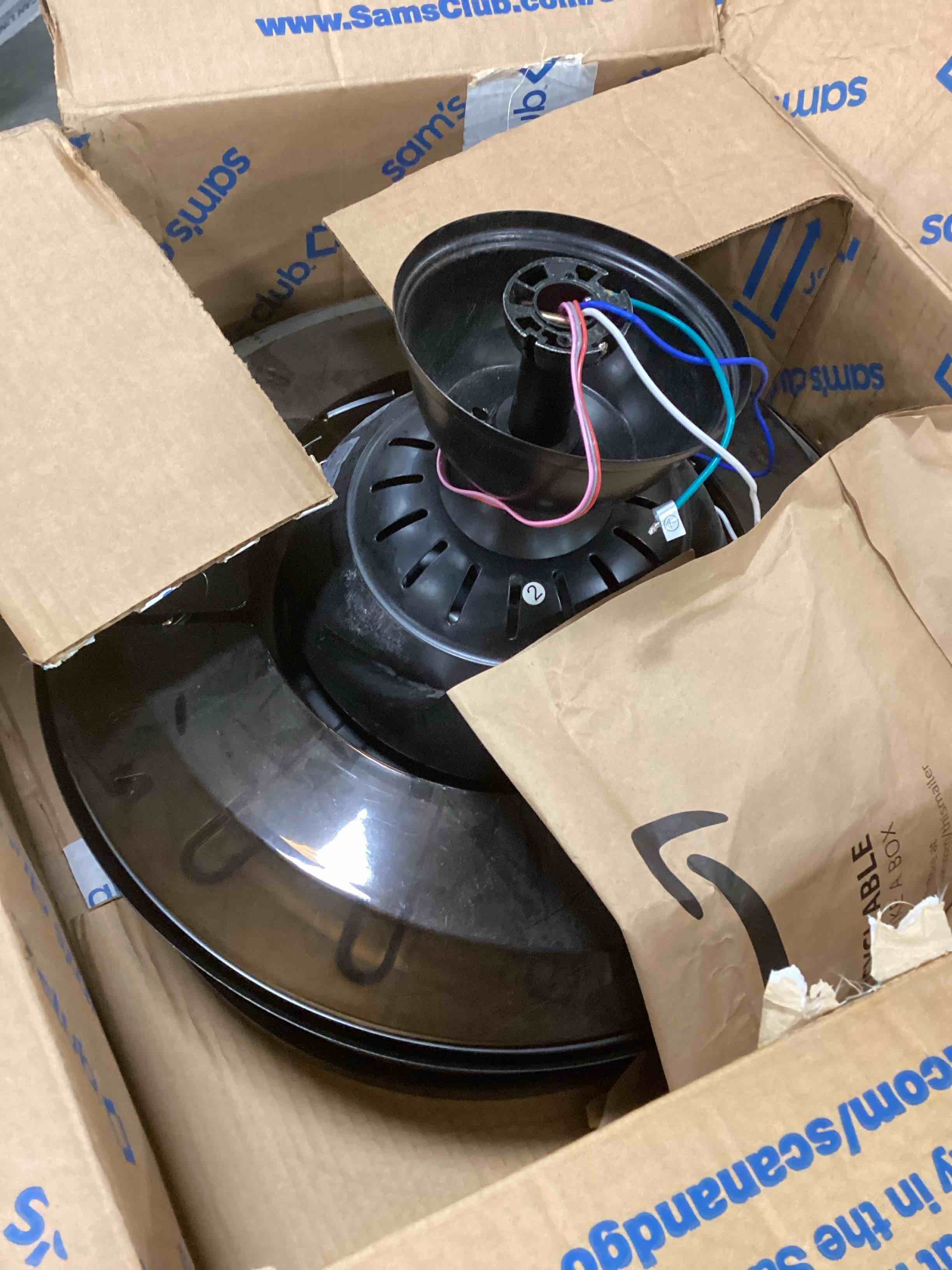 https://s3.amazonaws.com/lotting-images-prod/bidfta/RED6039403_1715598977721.jpeg