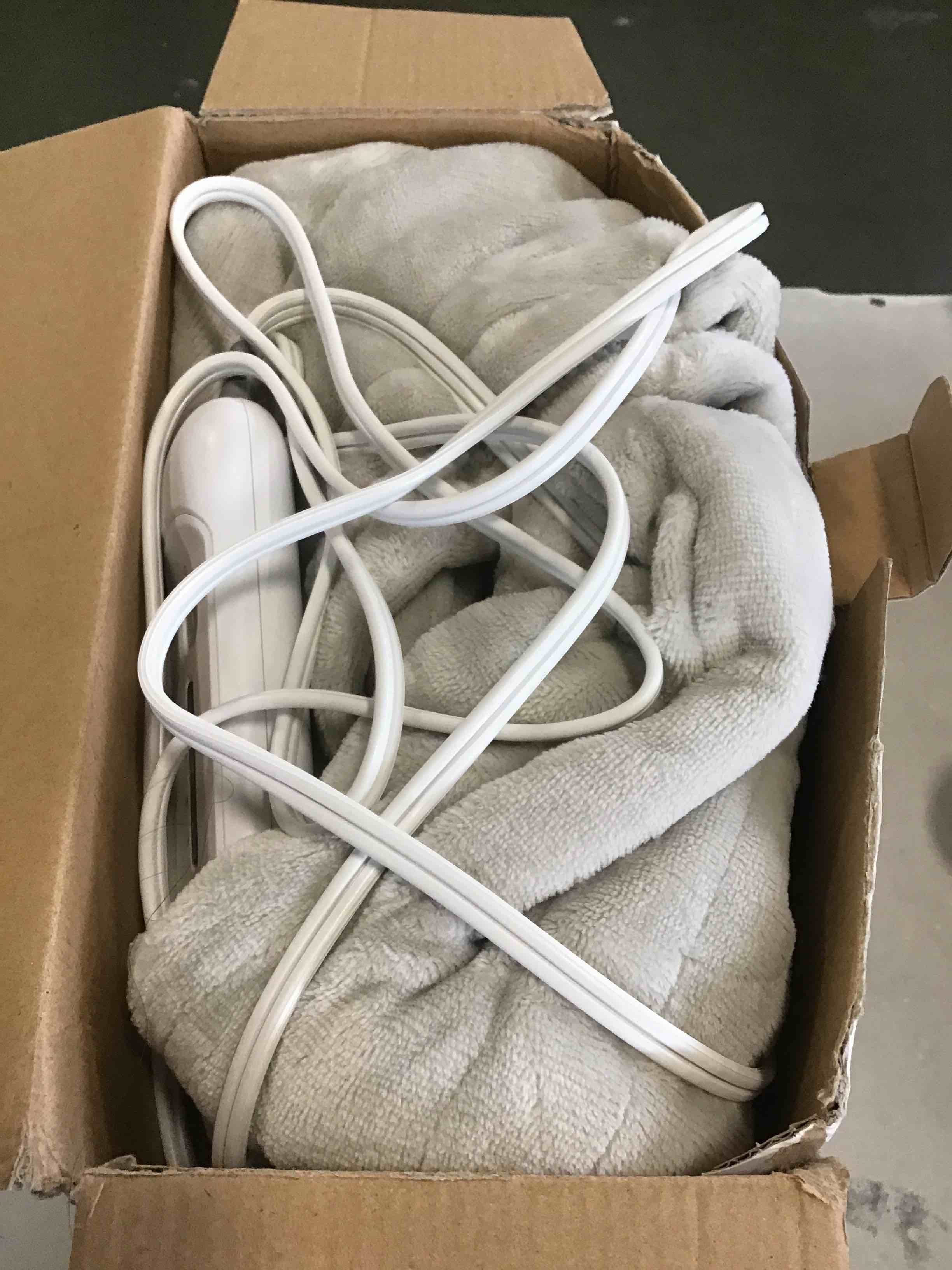 https://s3.amazonaws.com/lotting-images-prod/bidfta/RED6040215_1714750186691.jpeg