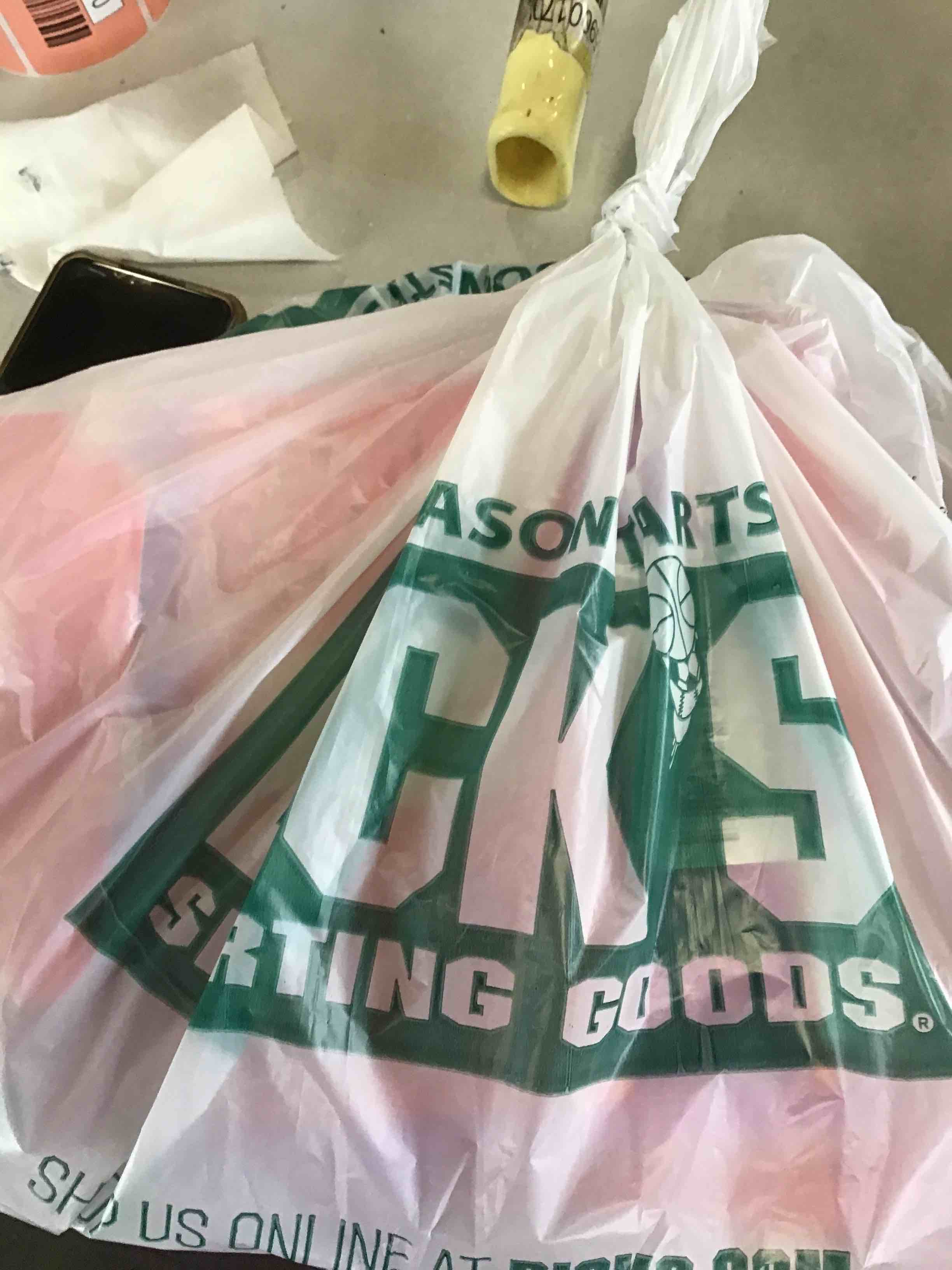 https://s3.amazonaws.com/lotting-images-prod/bidfta/RED6040653_1715017450286.jpeg