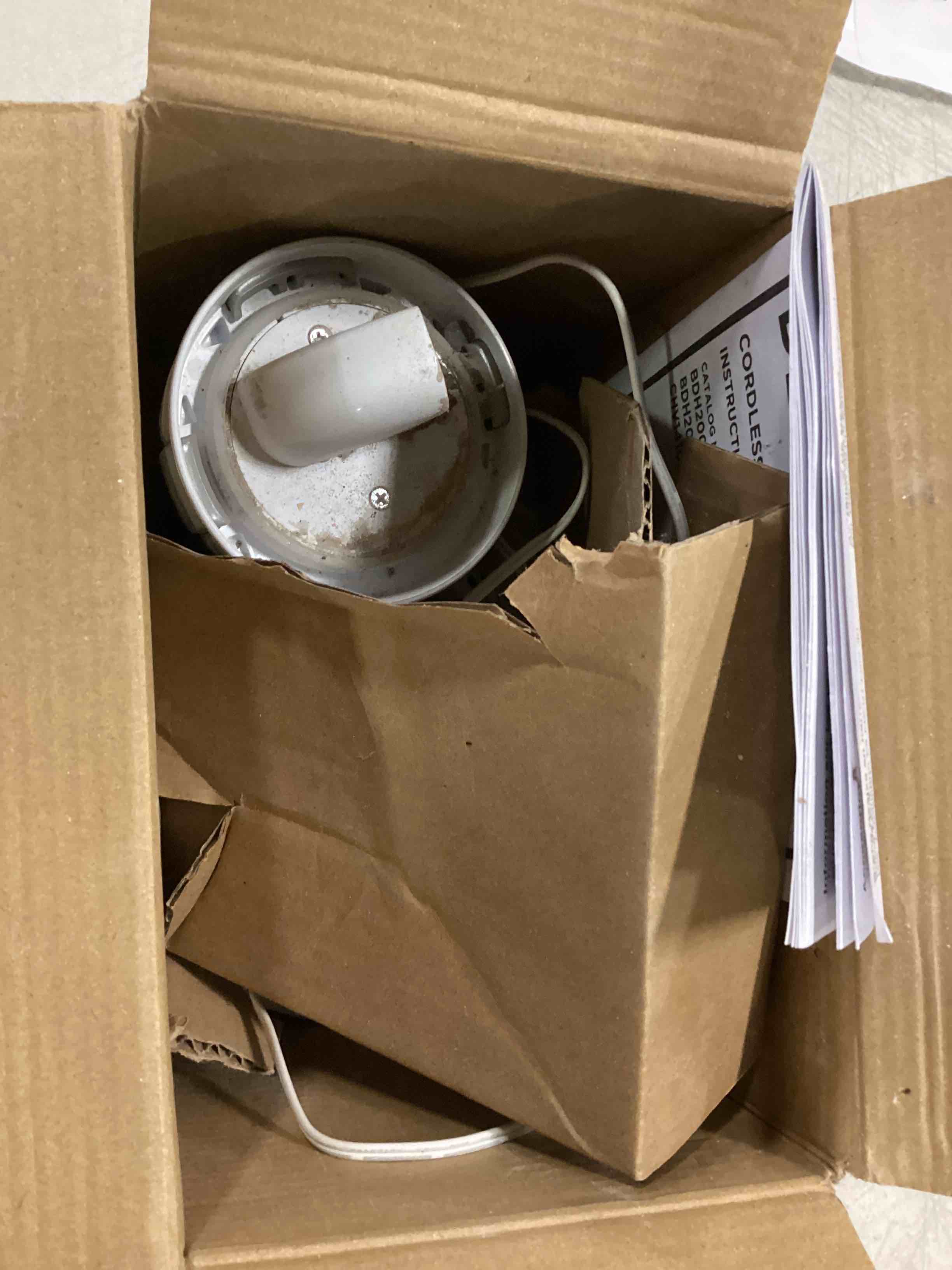 https://s3.amazonaws.com/lotting-images-prod/bidfta/RED6041129_1714476532036.jpeg