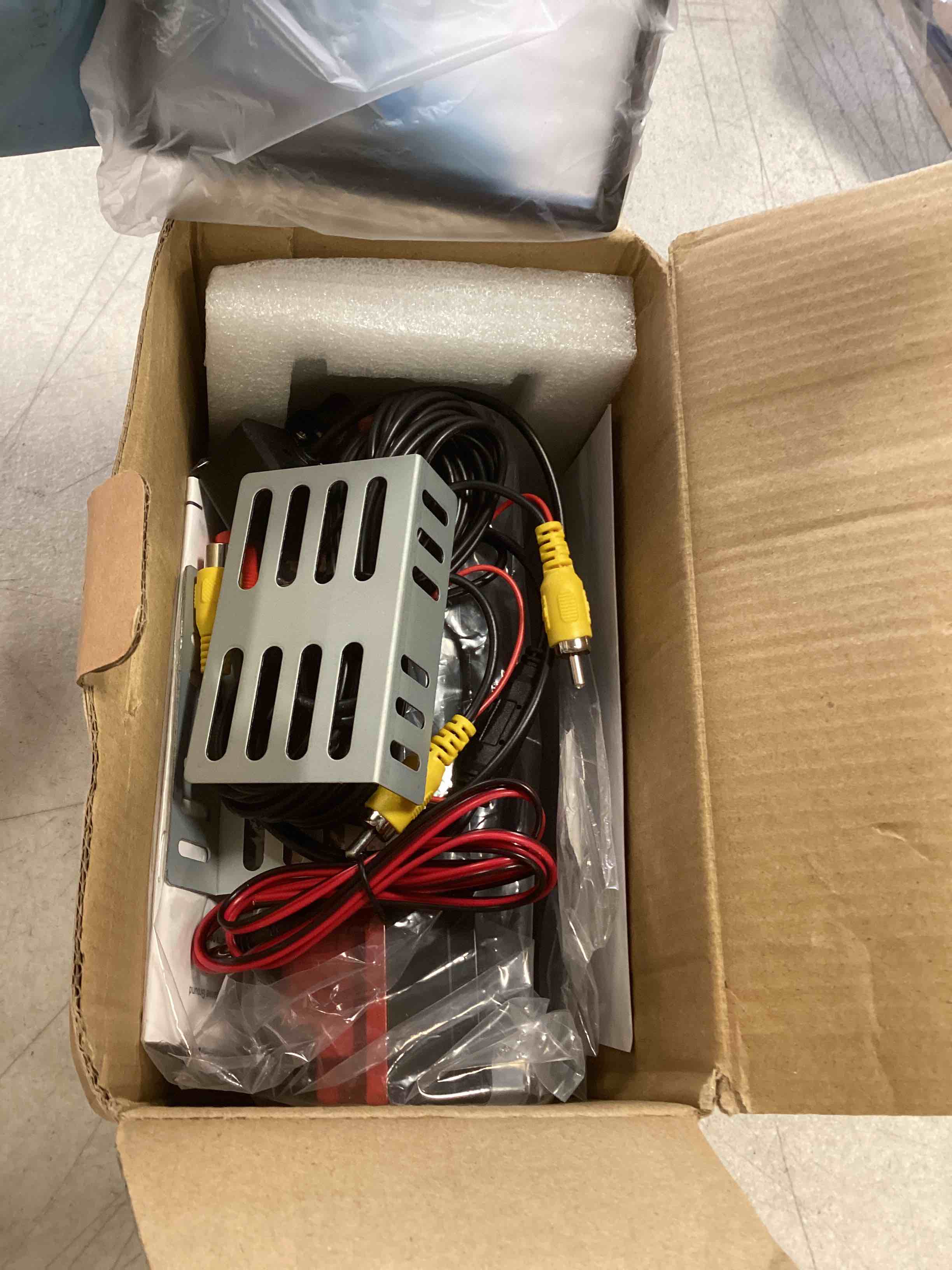 https://s3.amazonaws.com/lotting-images-prod/bidfta/RED6041316_1714494940921.jpeg