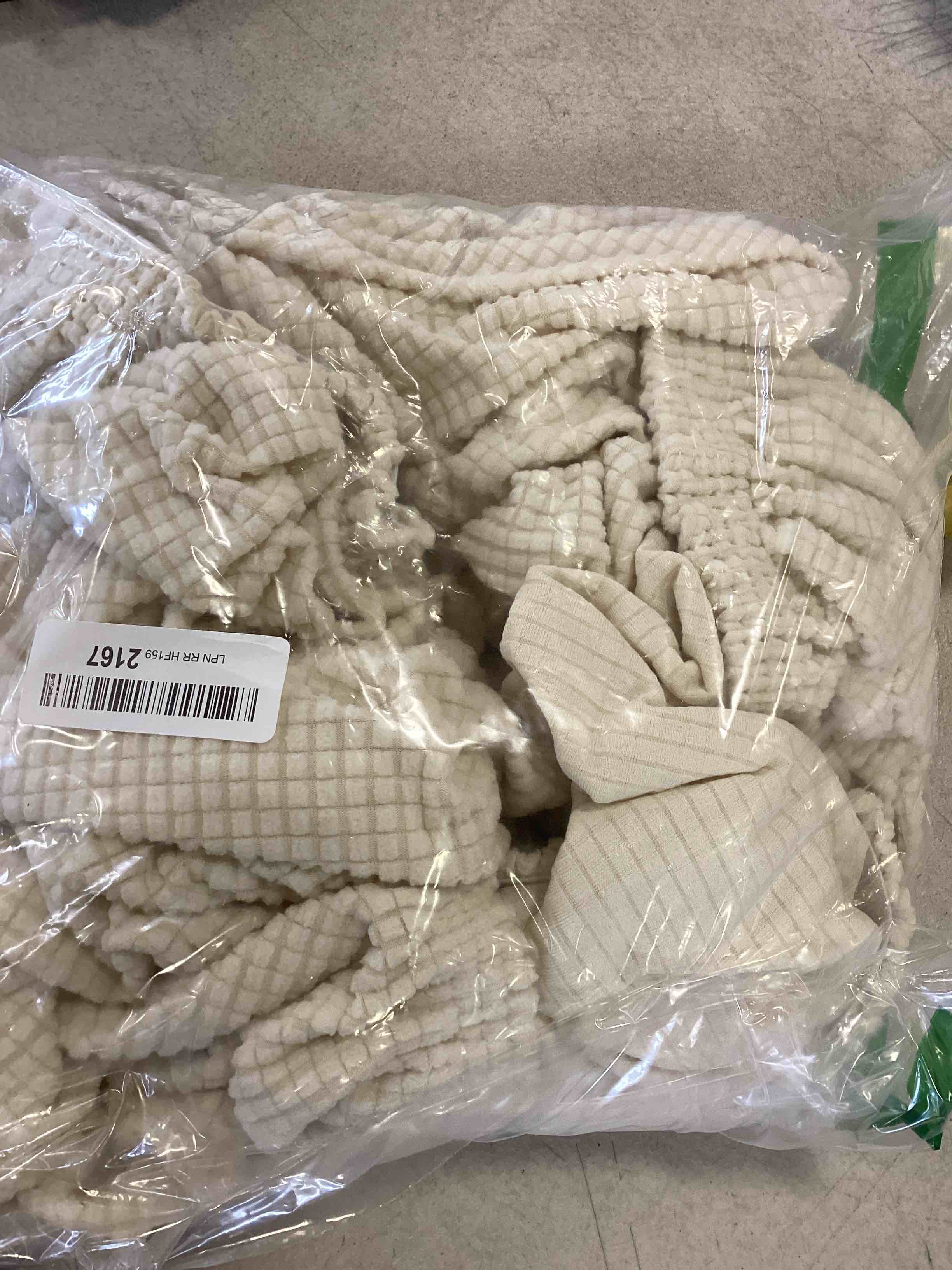 https://s3.amazonaws.com/lotting-images-prod/bidfta/RED6041757_1714588904458.jpeg